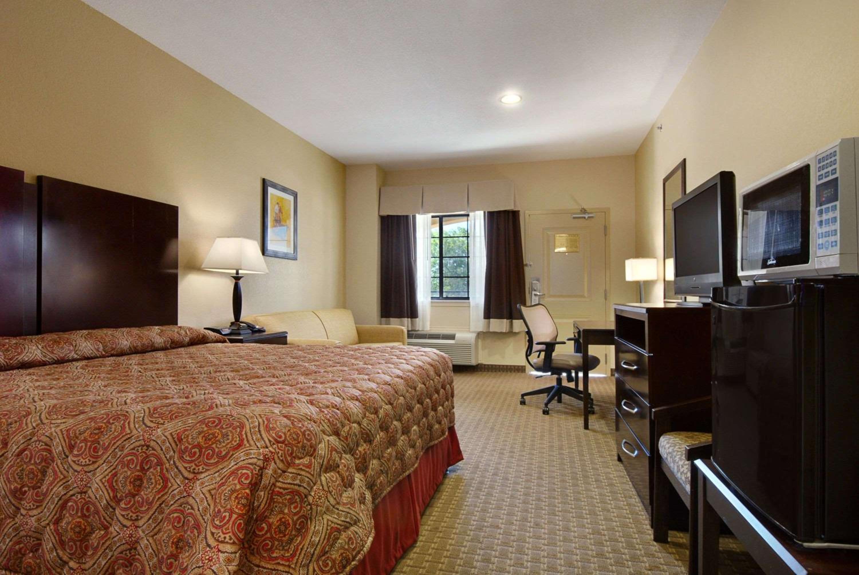 Super 8 by Wyndham Stephenville view 5