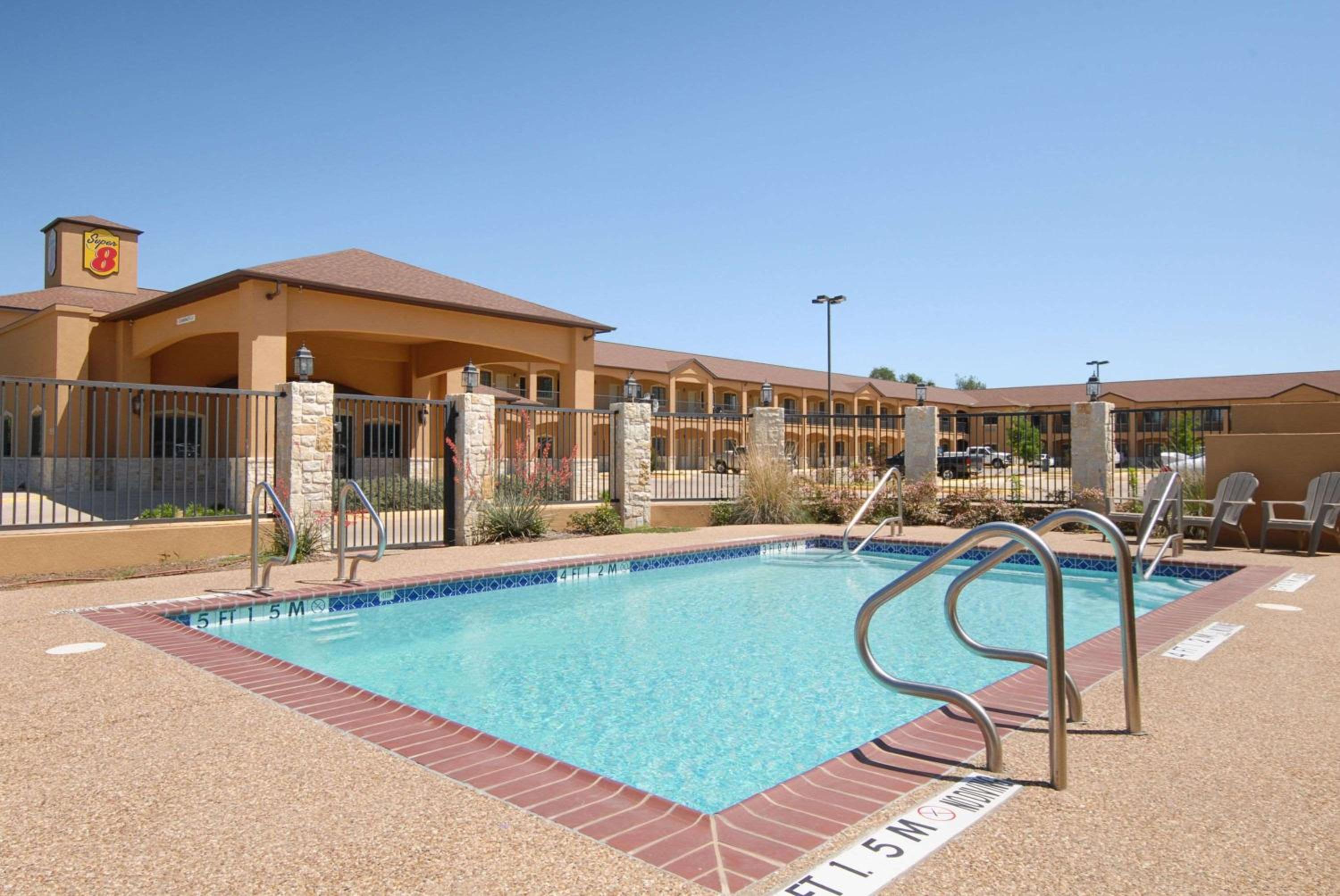 Super 8 by Wyndham Stephenville view 3