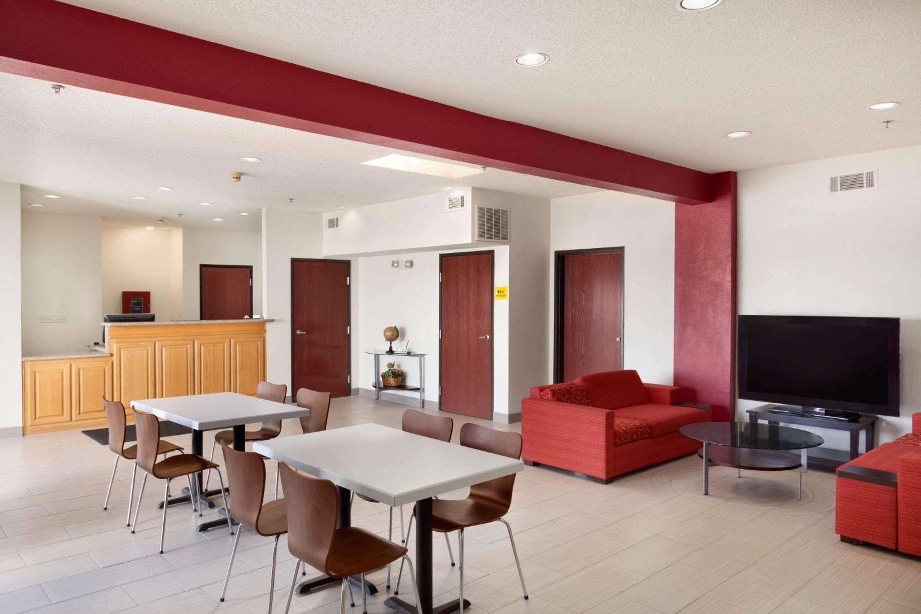 Dallas / Fort Worth Vacations - Super 8 by Wyndham Garland Rowlett East Dallas Area - Property Image 4