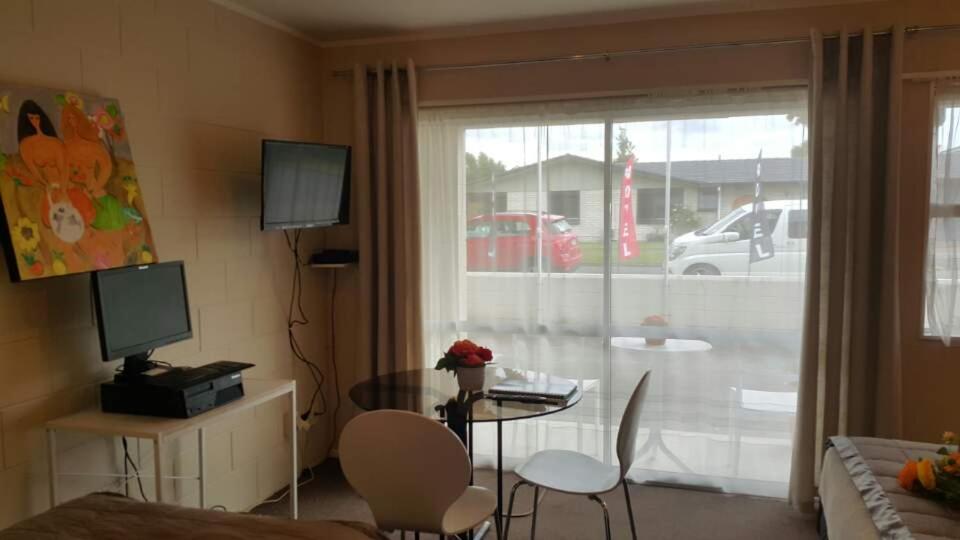 Six On Union Motel view 4