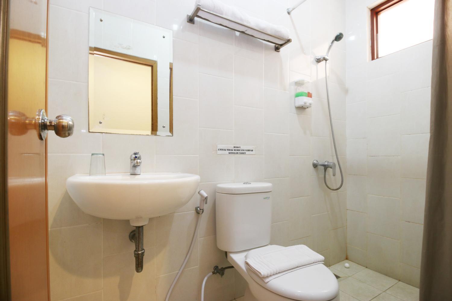 RedDoorz Plus near Cirebon Super Block Mall 2