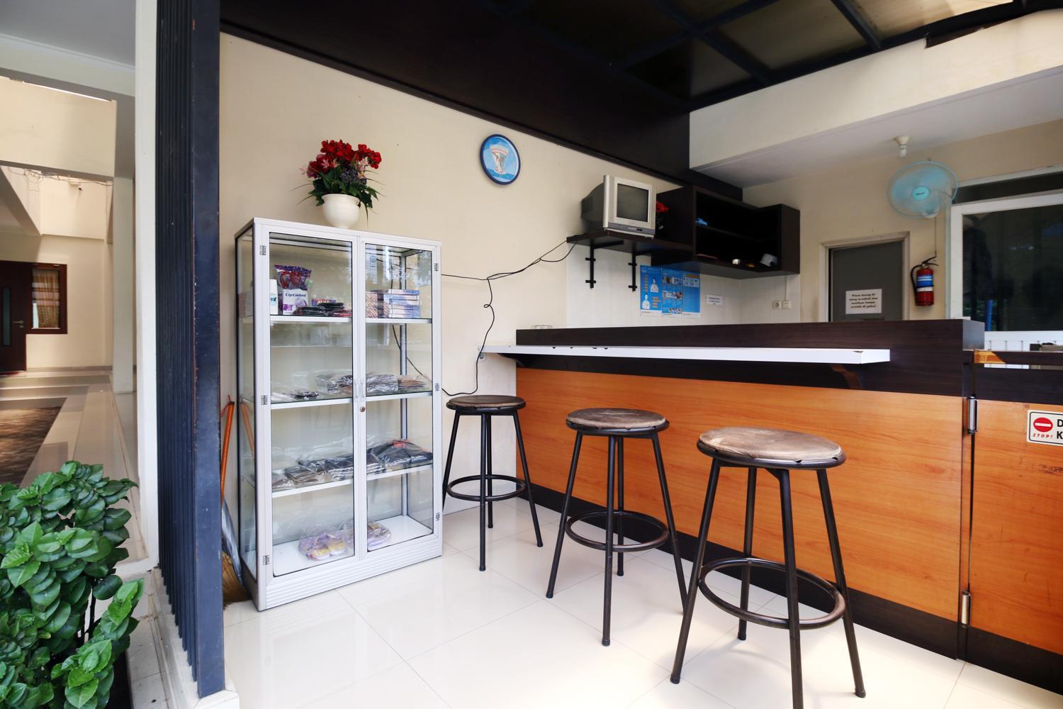 RedDoorz Plus near Cirebon Super Block Mall 2, チレボン - 15