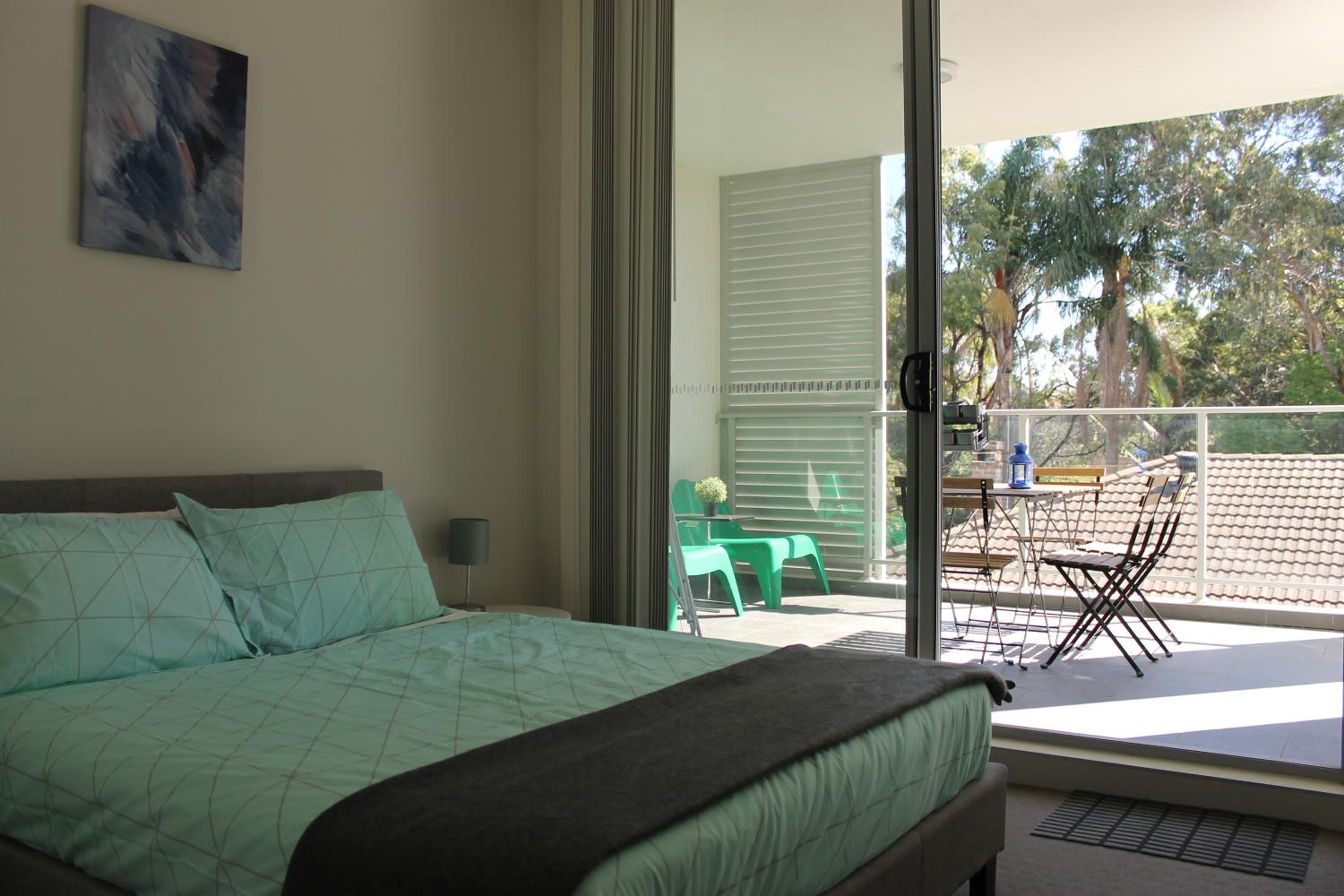 Enjoyable Holiday Home For Group Six view 3
