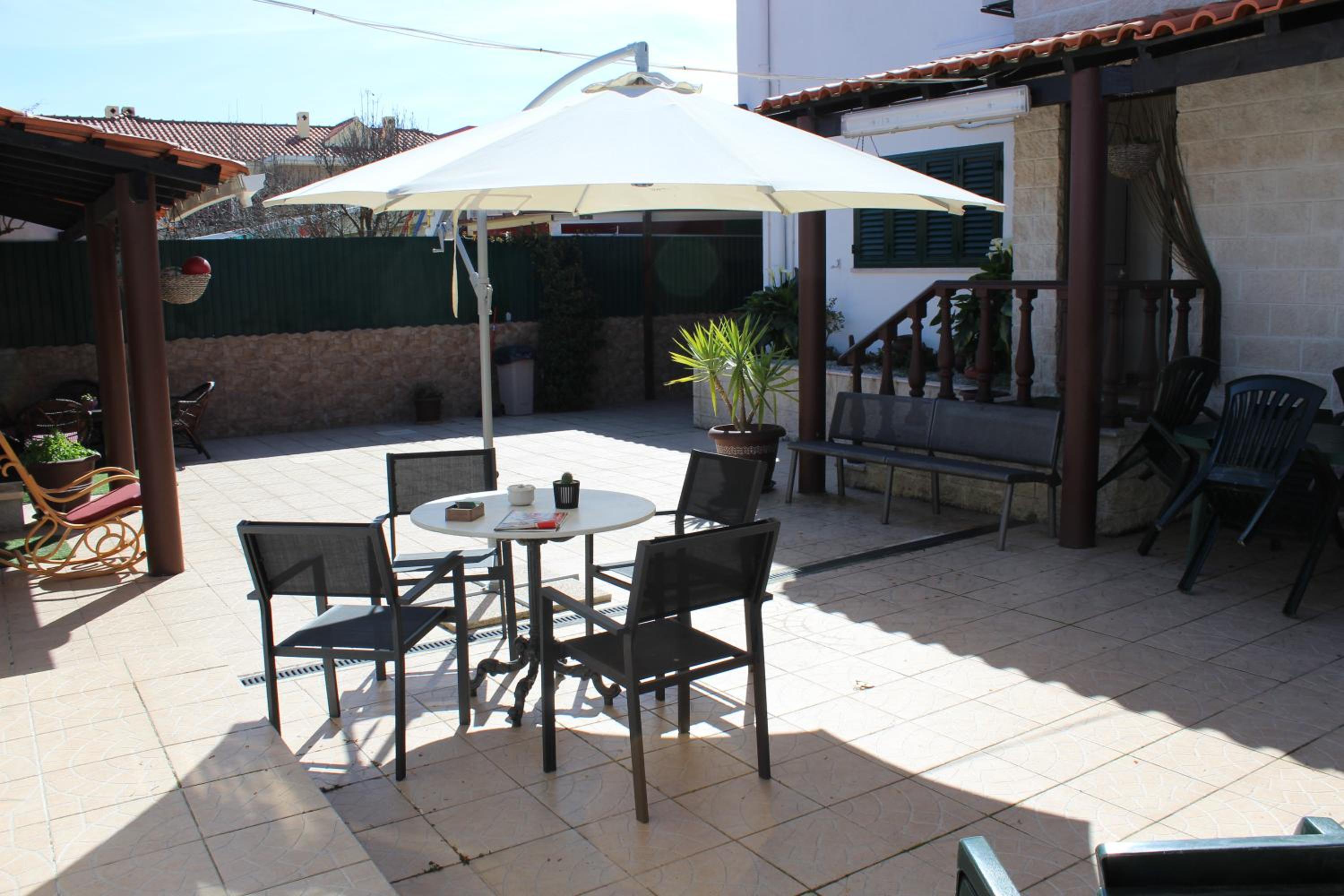 Hostel Casa Lucas en Charneca — balance & terrace