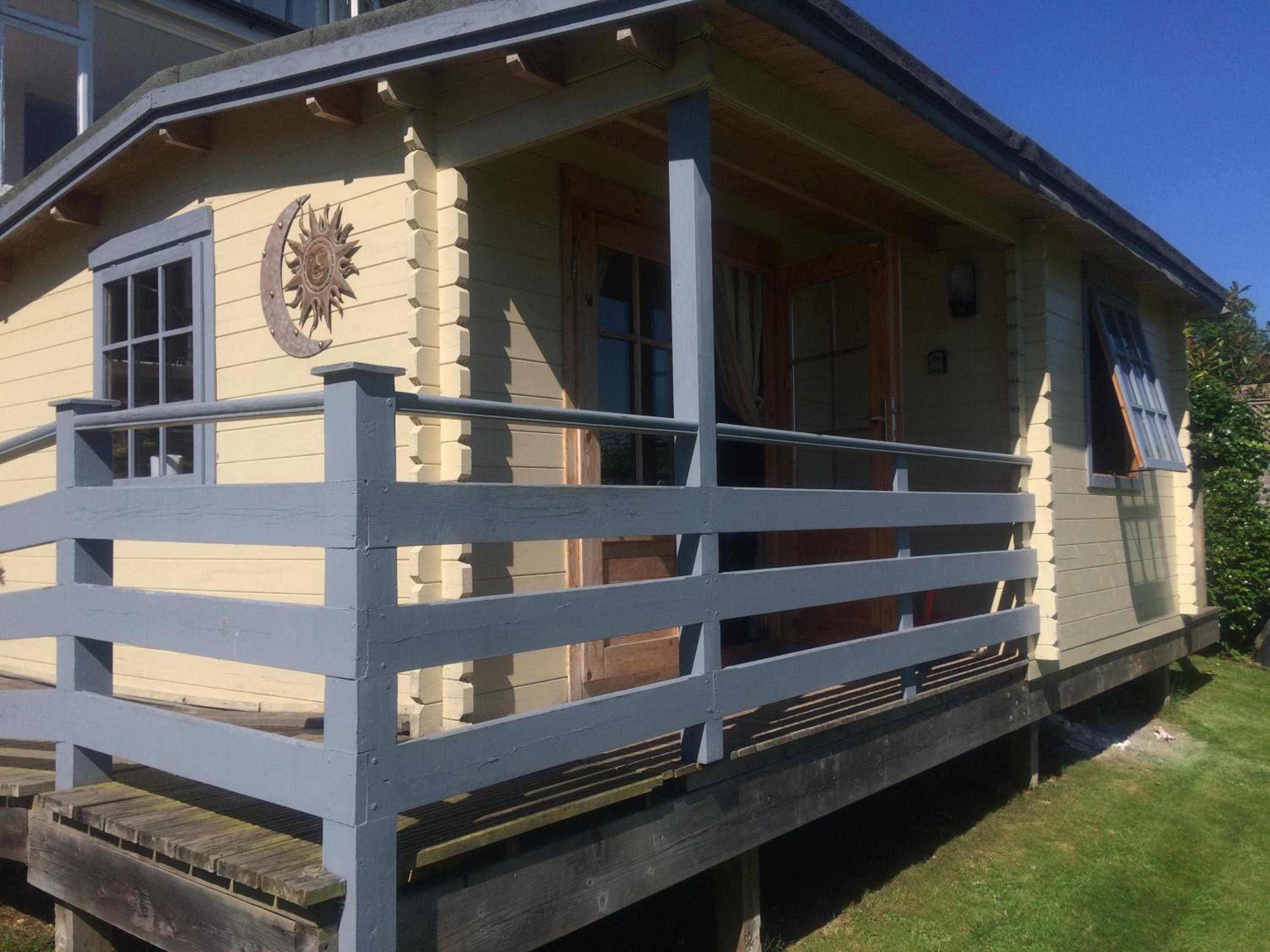 Morlais Log Cabin