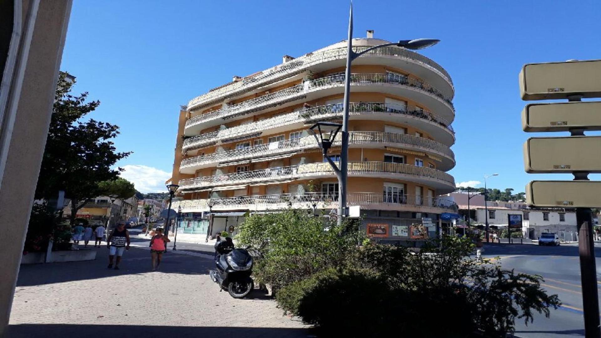 Le Tanagra view 3