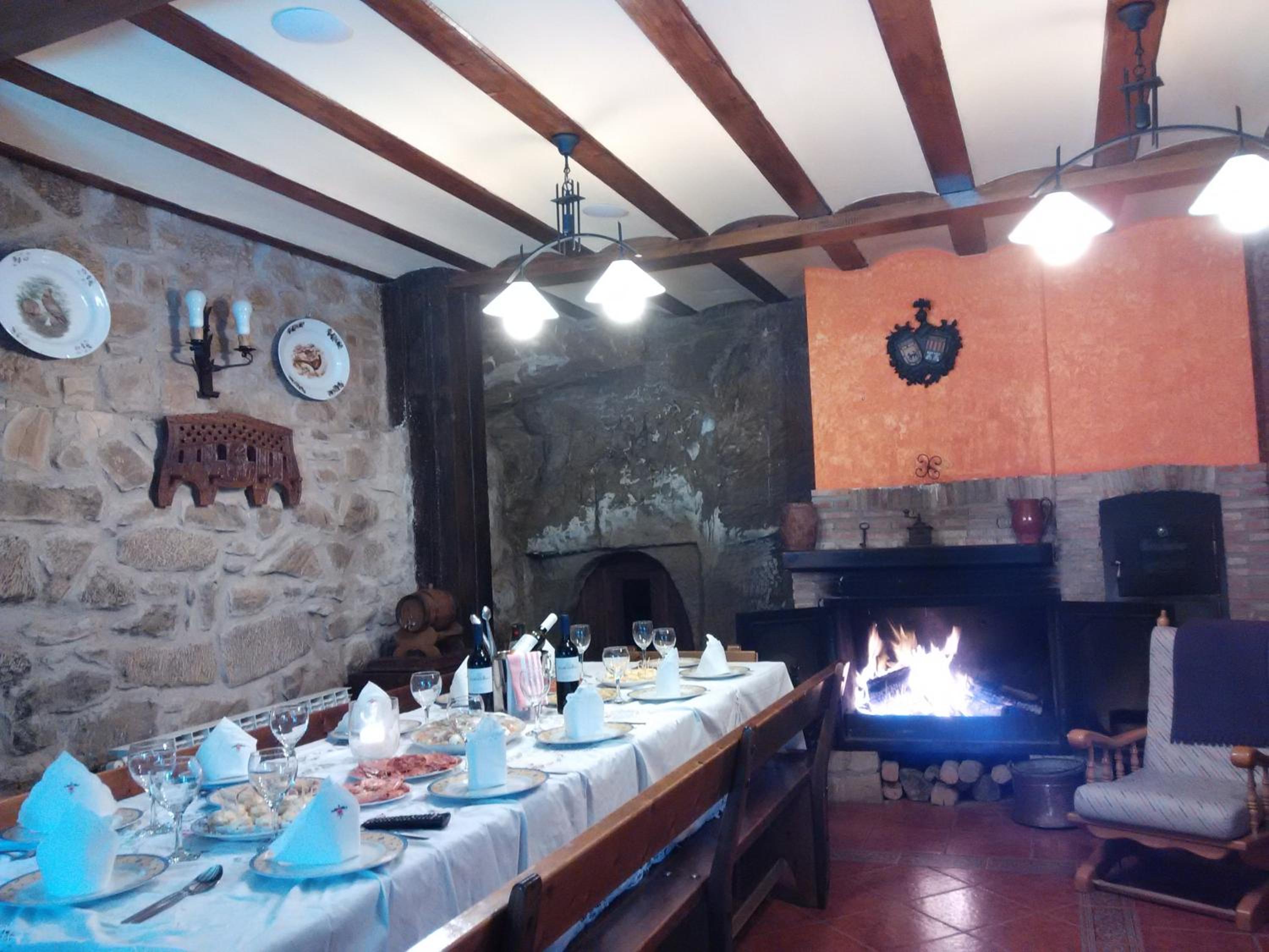 Casa junto a Haro y Miranda de Ebro con aire acondicionado wifi libre y barbacoa ,en un pueblo con encanto view 2
