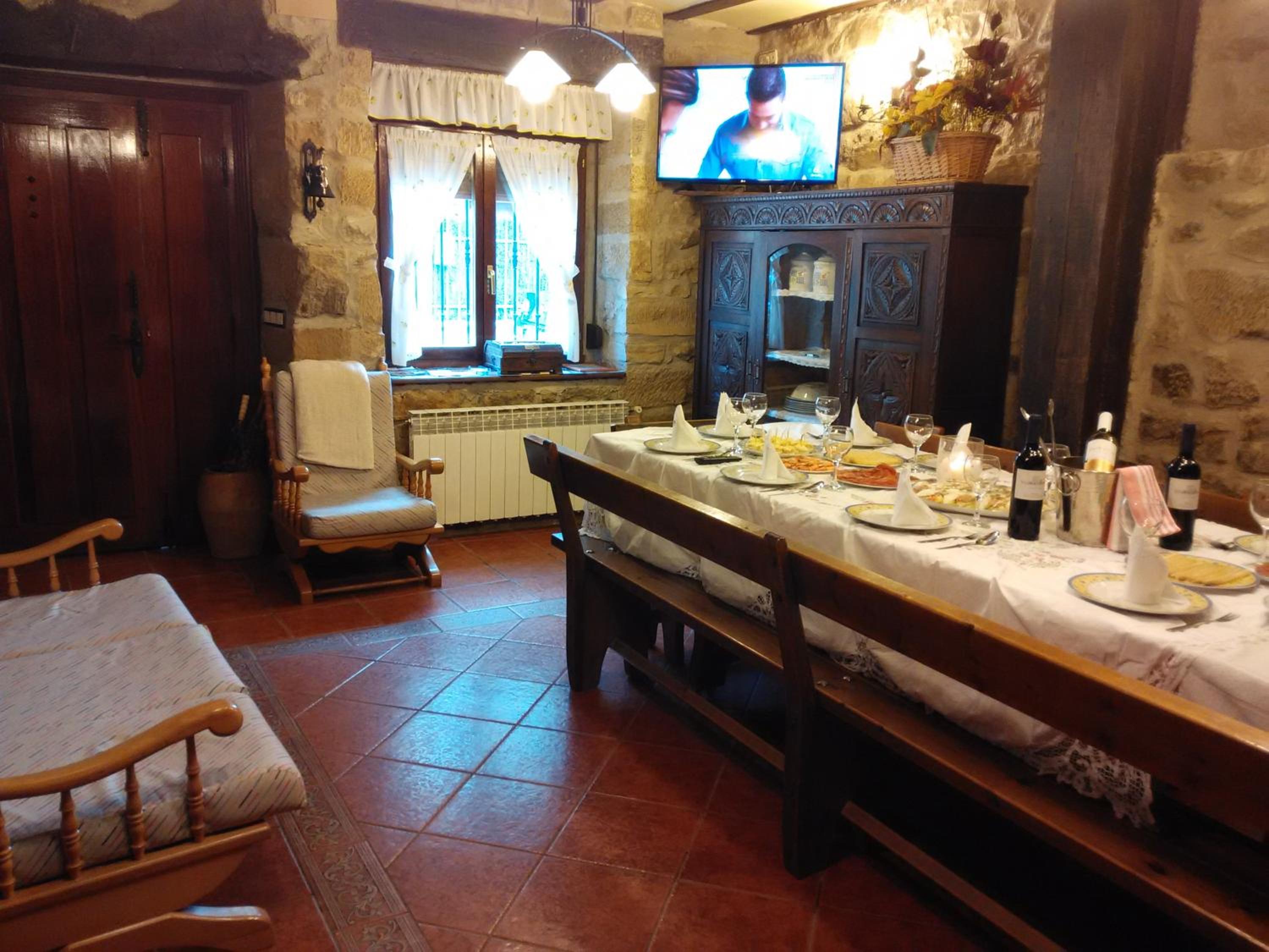 Casa junto a Haro y Miranda de Ebro con aire acondicionado wifi libre y barbacoa ,en un pueblo con encanto view 5