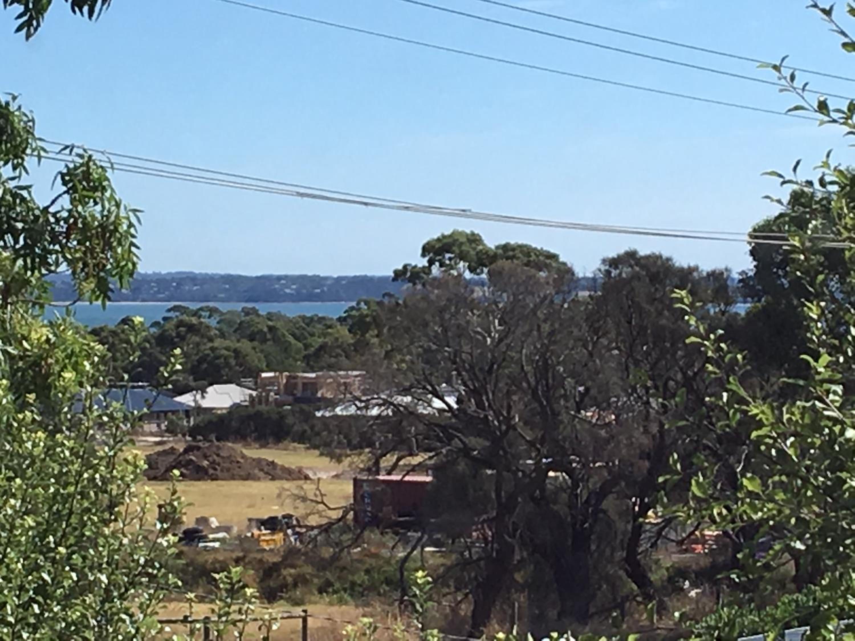 Grand Escape McKenzie - solar heated Pool WiFi, Netflix 5 bdrm 4bthrm, free 8kW EV chging
