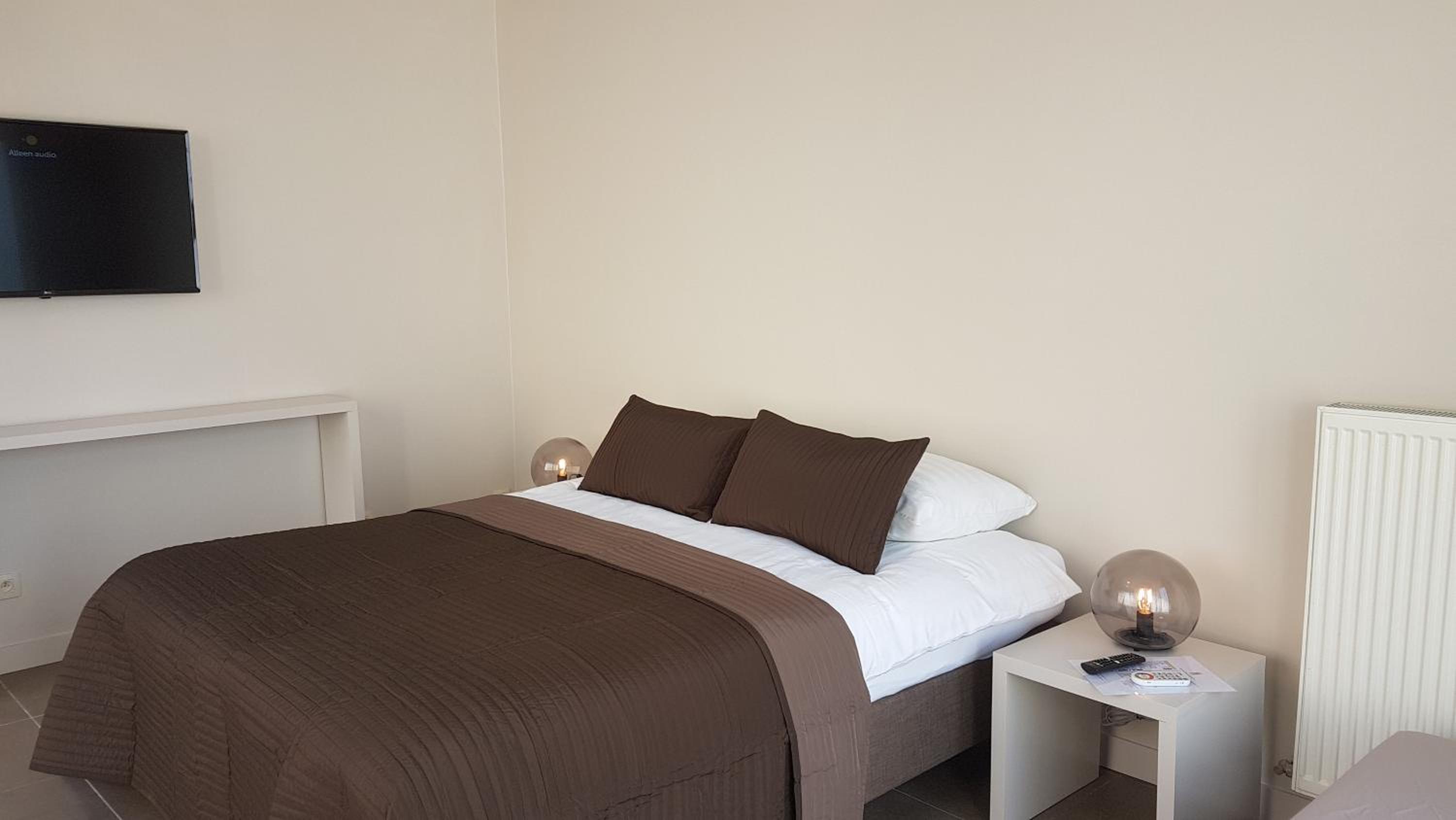 B&B Charles Cabour
