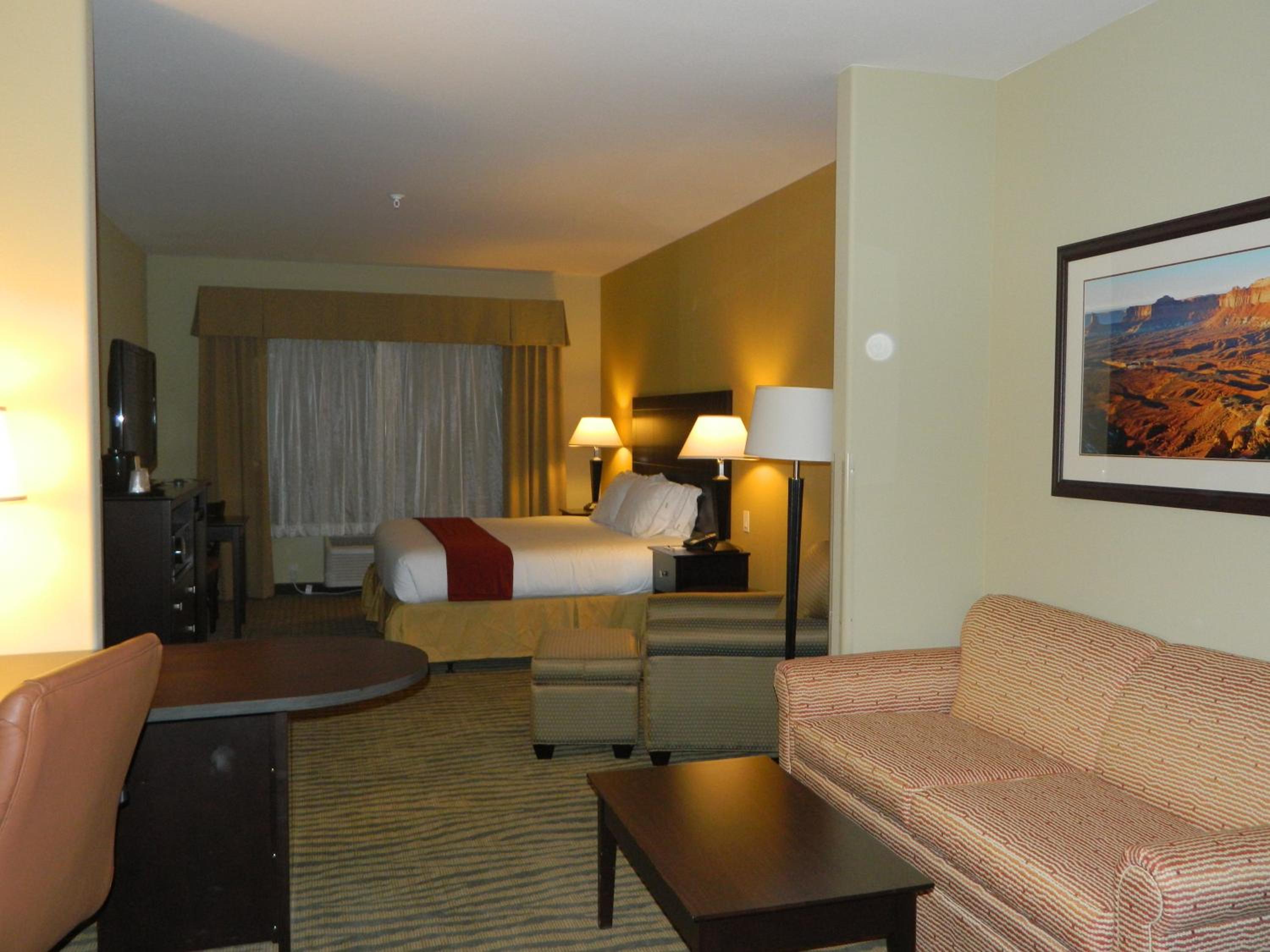 Gallup Vacations - Holiday Inn Express  Suites Gallup East, an IHG Hotel - Property Image 5