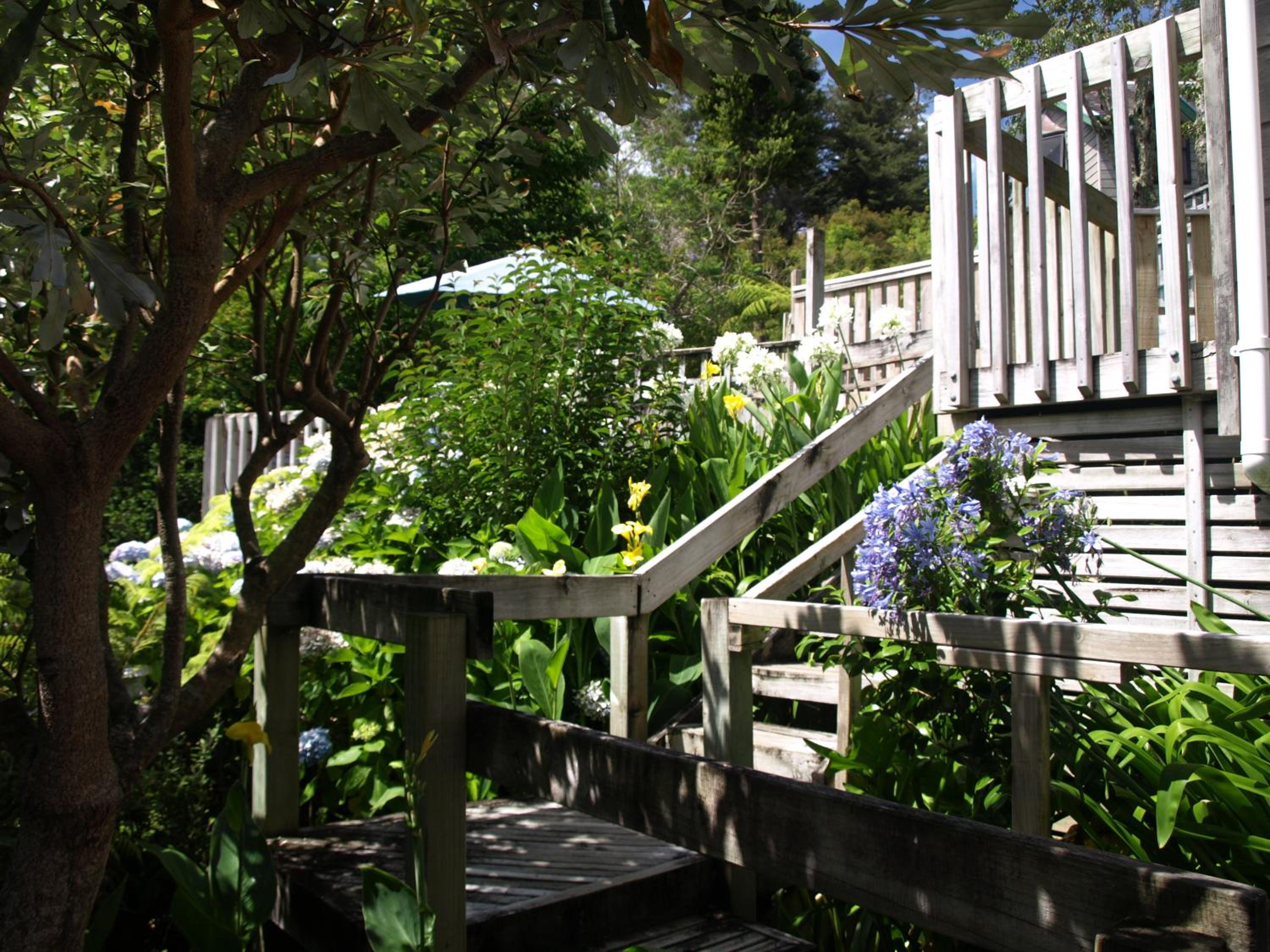 Grafton Cottage & Chalets