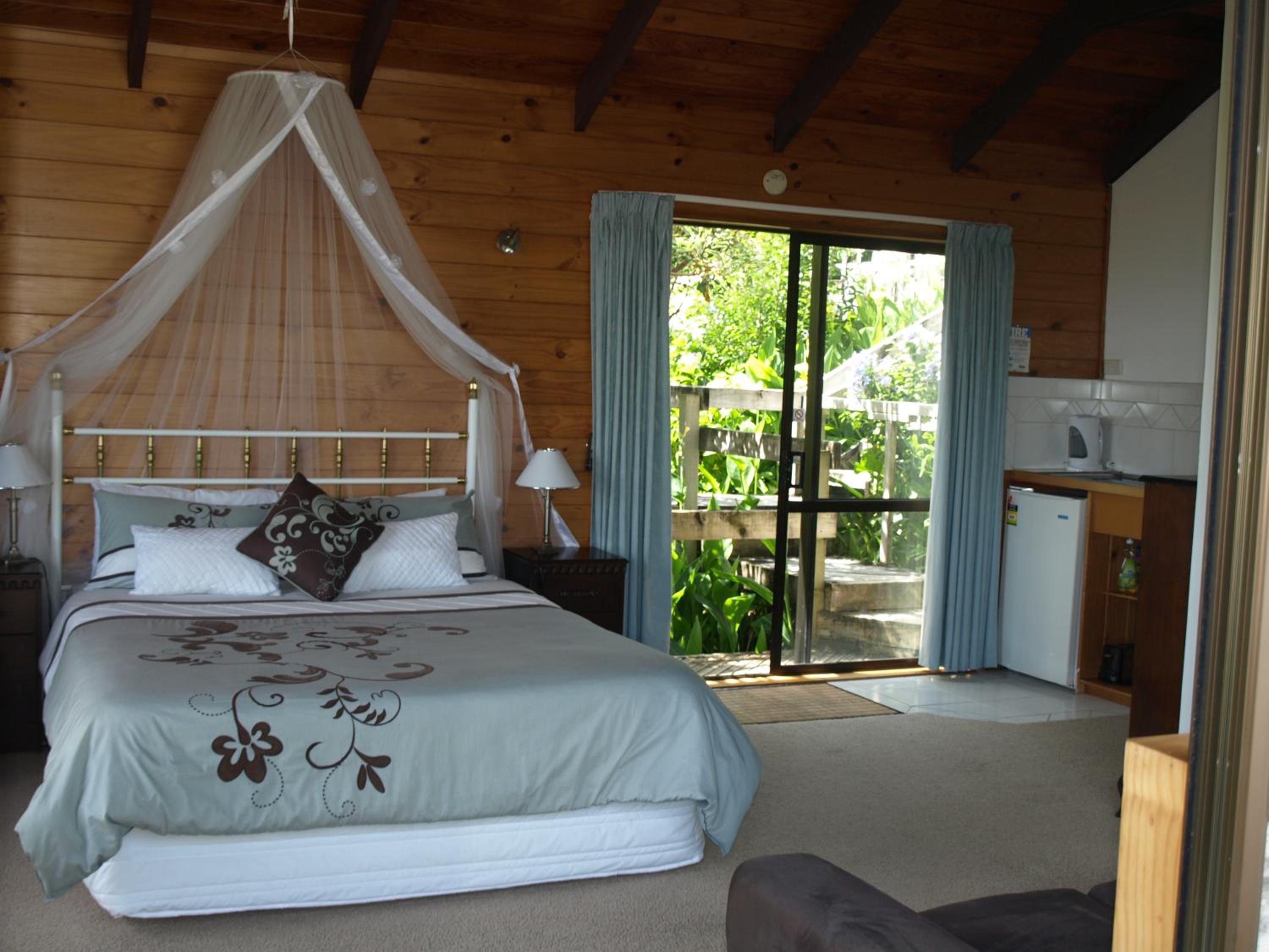 Grafton Cottage & Chalets