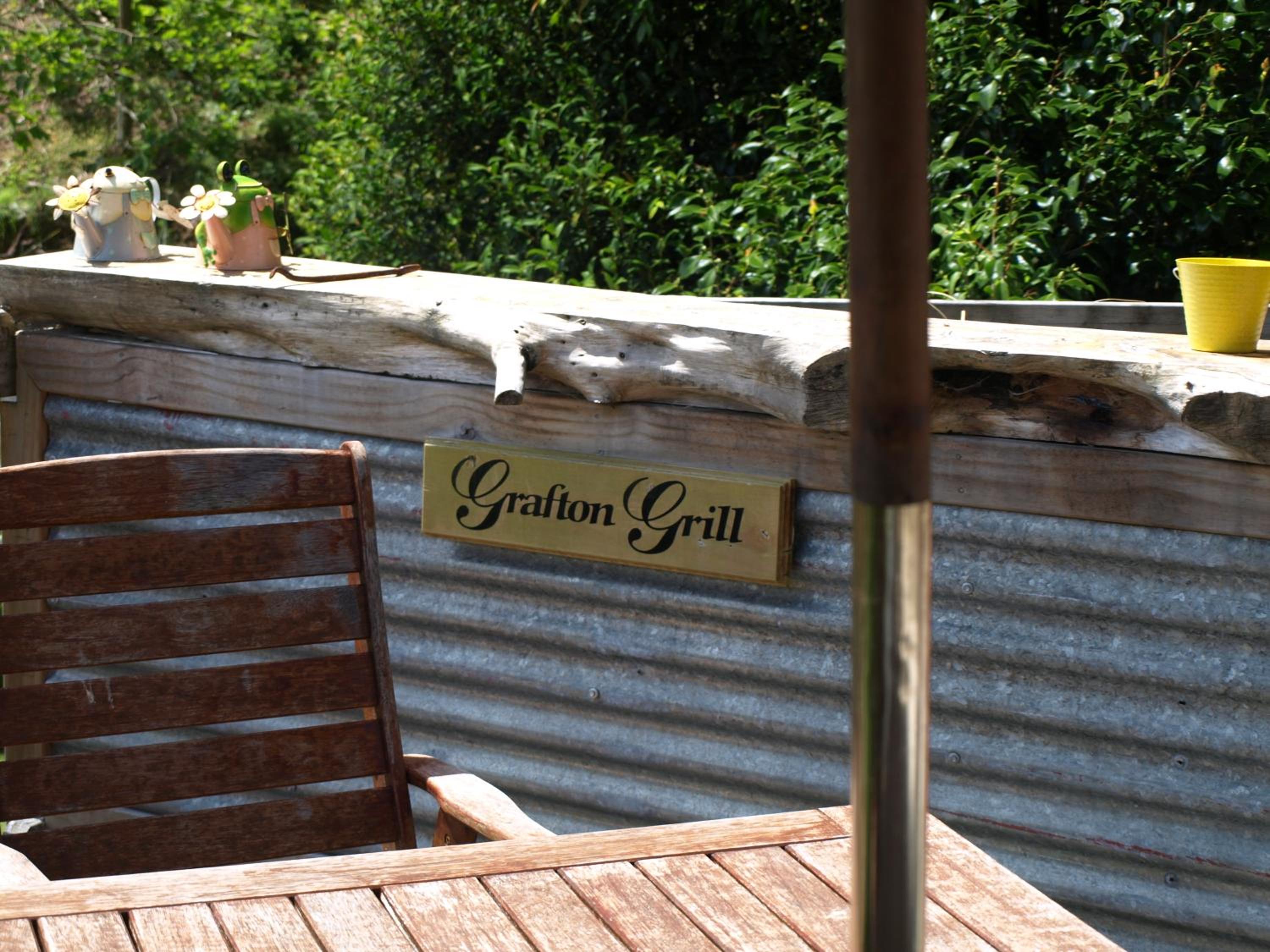 Grafton Cottage & Chalets