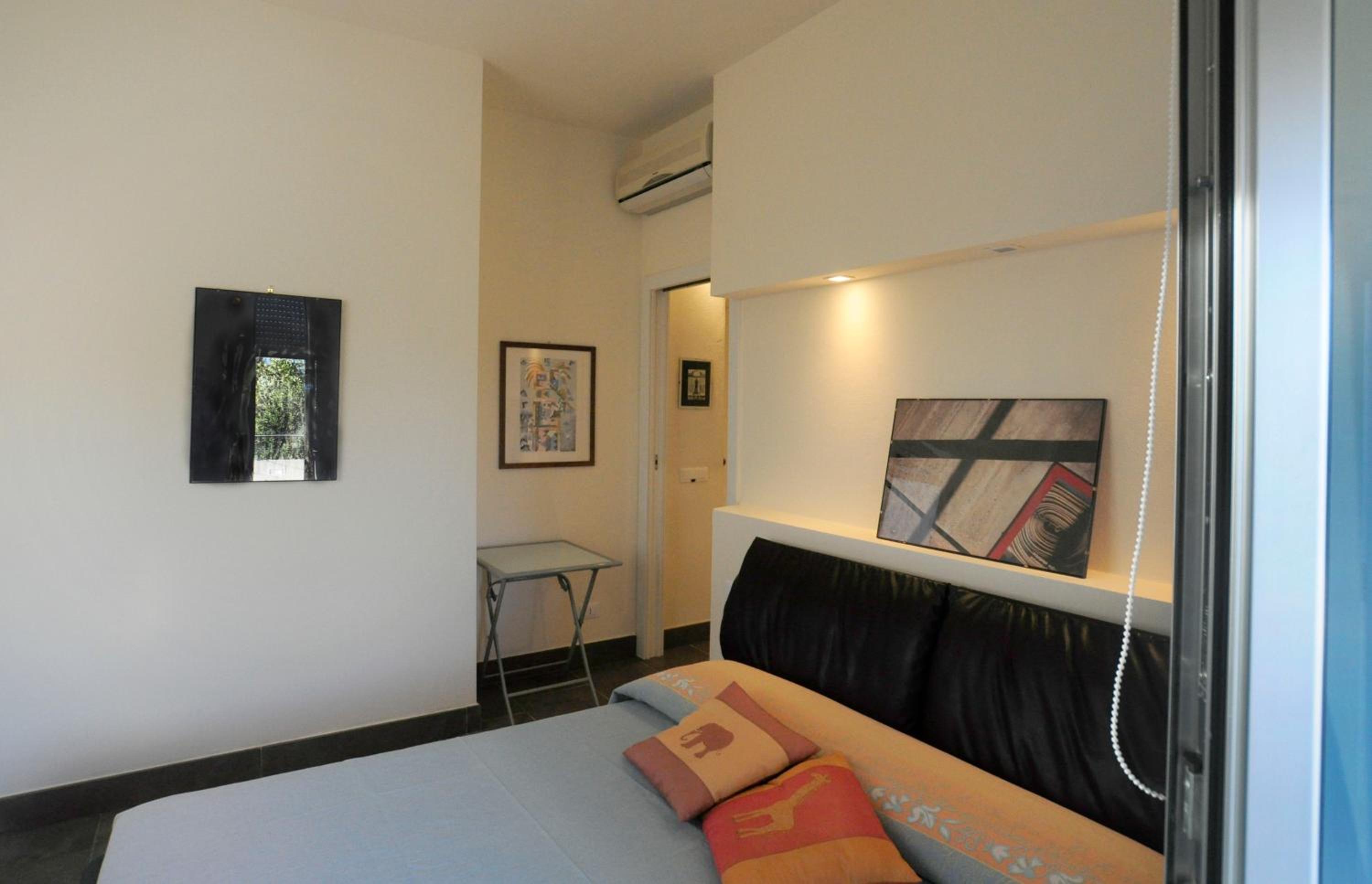 Art House Quartu - Margine Rosso