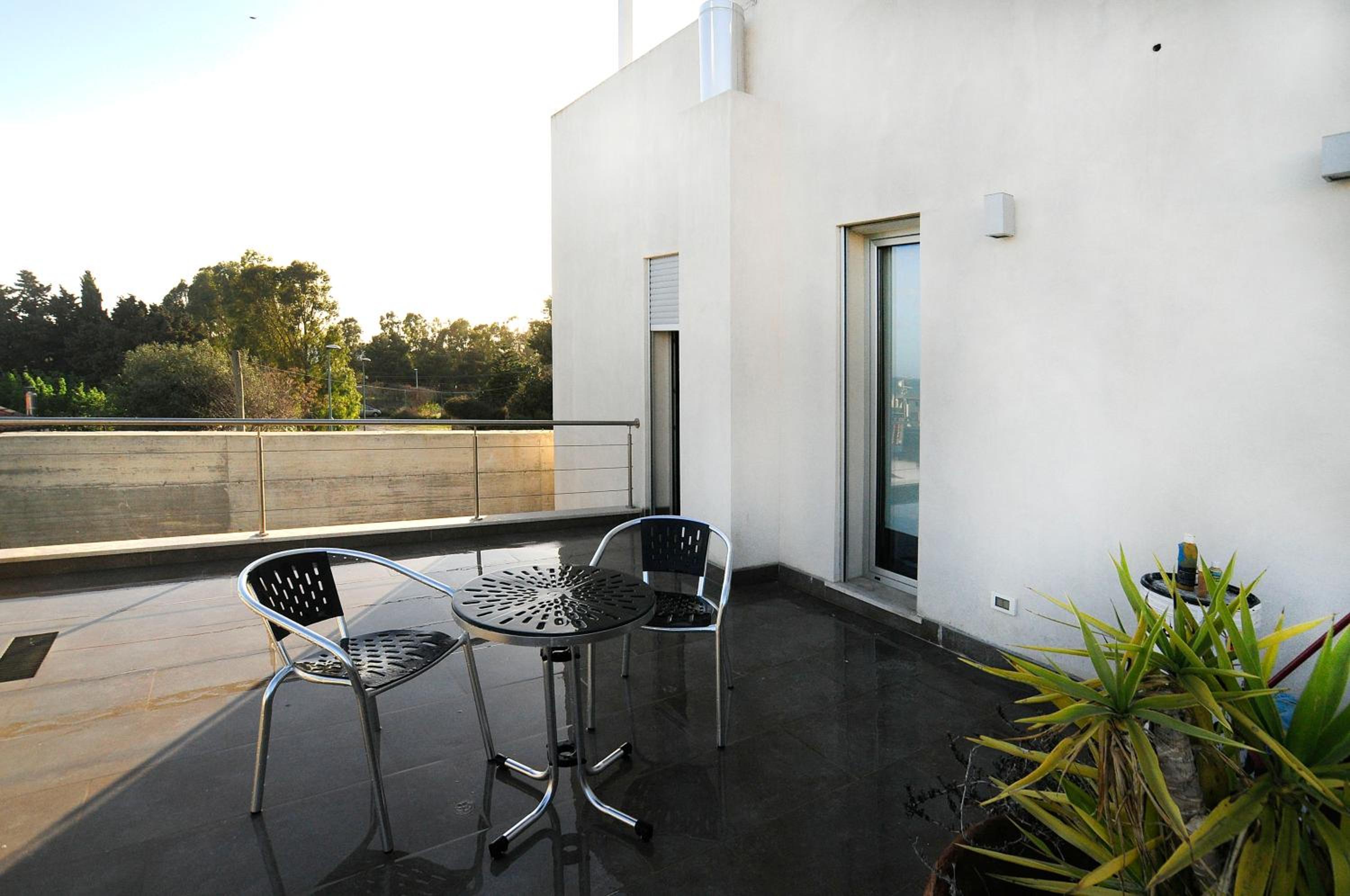 Art House Quartu - Margine Rosso