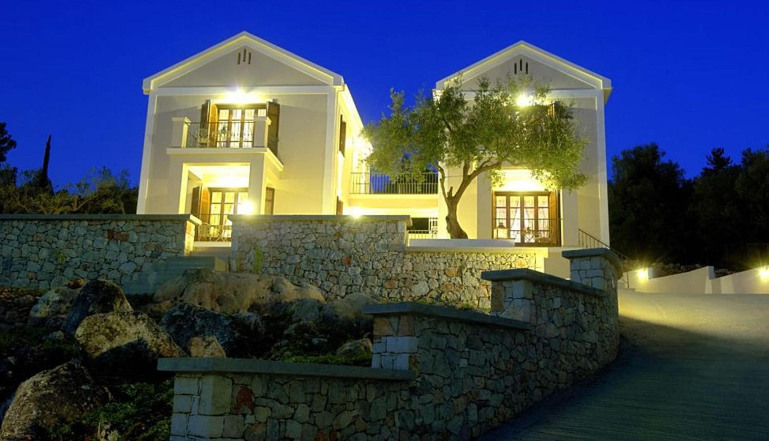 Hotel Adastra Ithaca Luxury Suites - Image 1