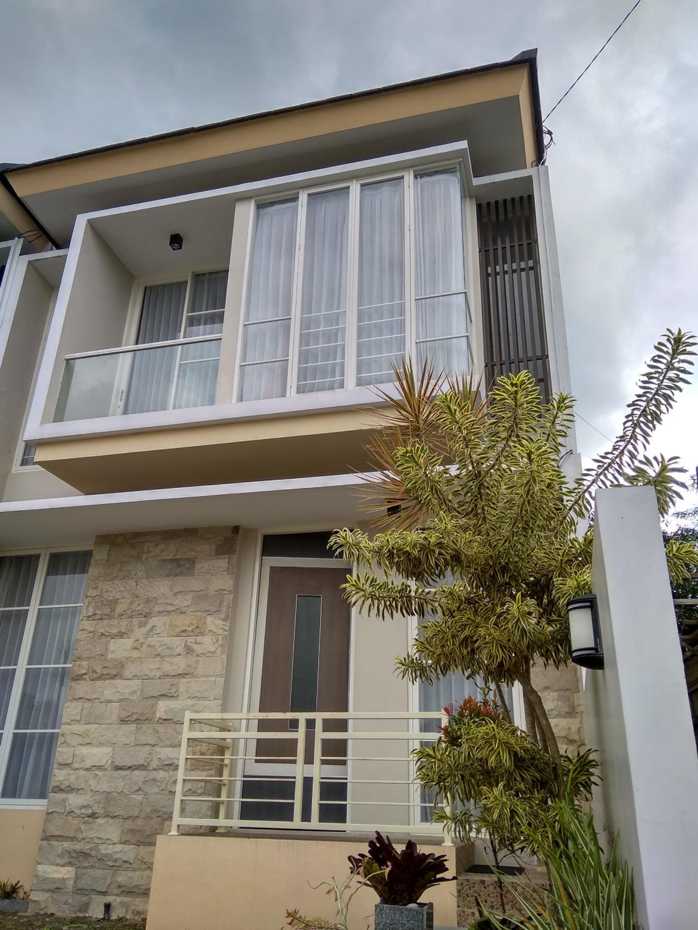 Villa Keluarga Batu view 5