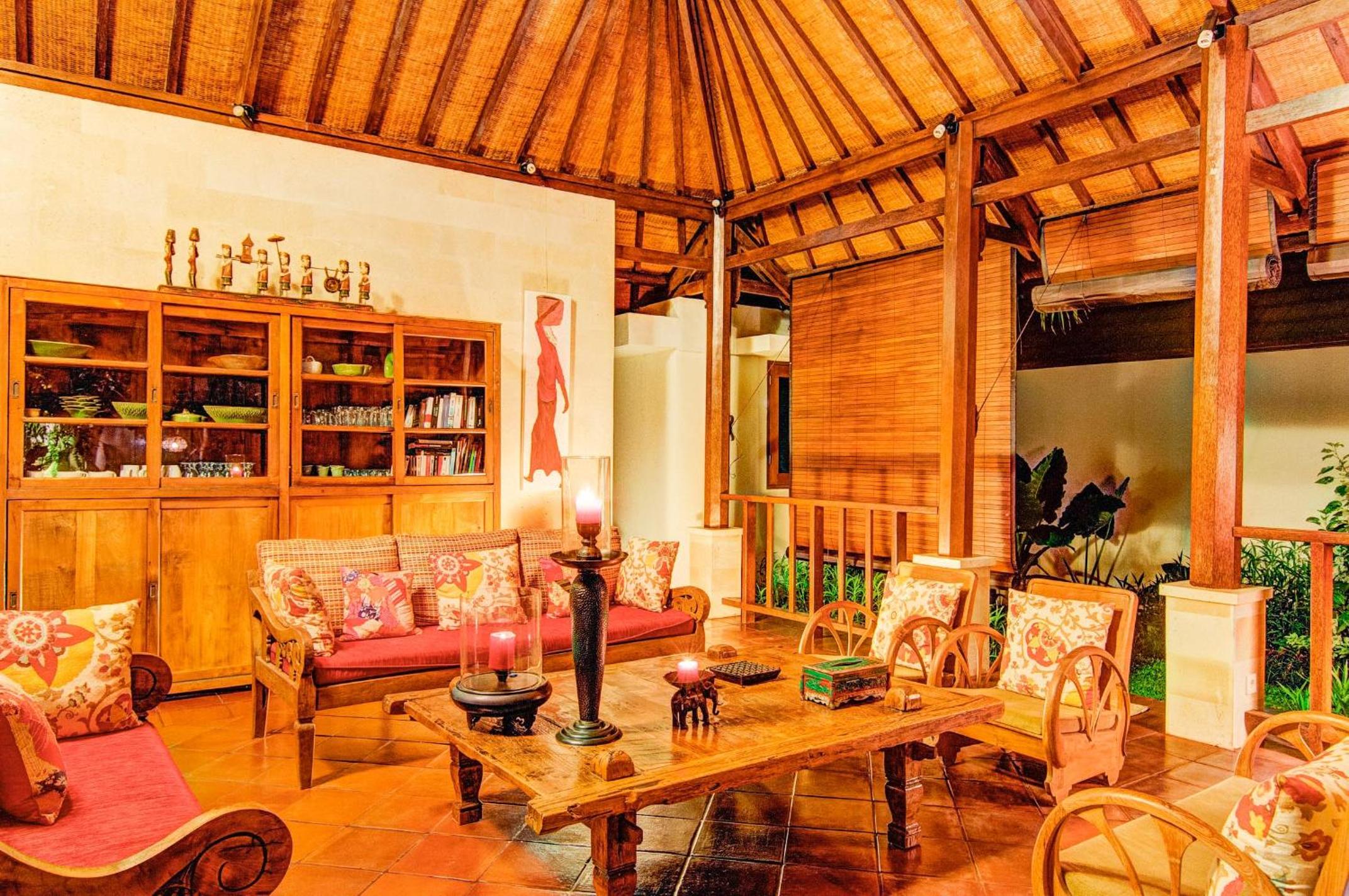 Spacious 4BR Private Estate w-Big Garden and Pool Central Seminyak