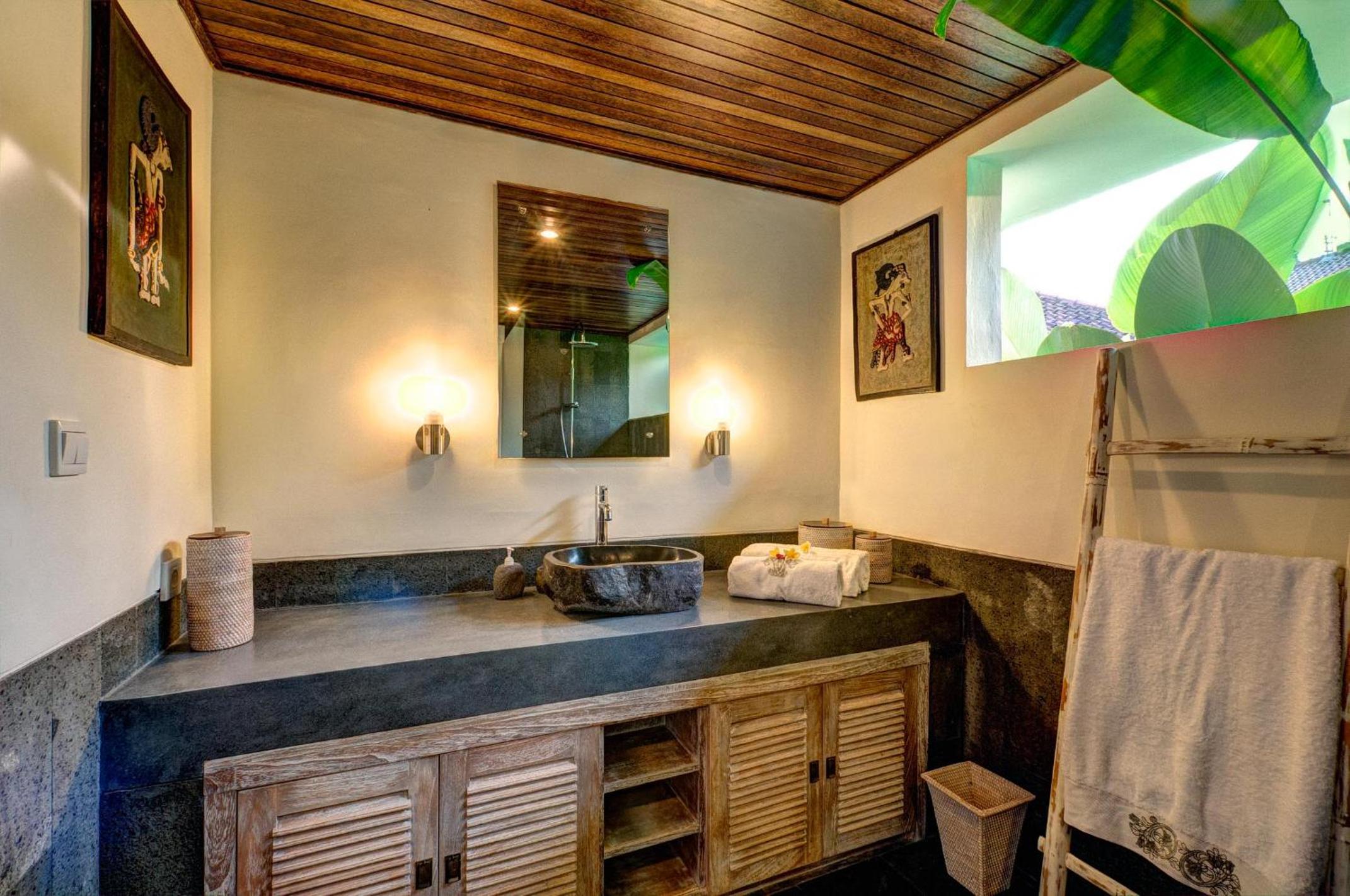 Spacious 4BR Private Estate w-Big Garden and Pool Central Seminyak