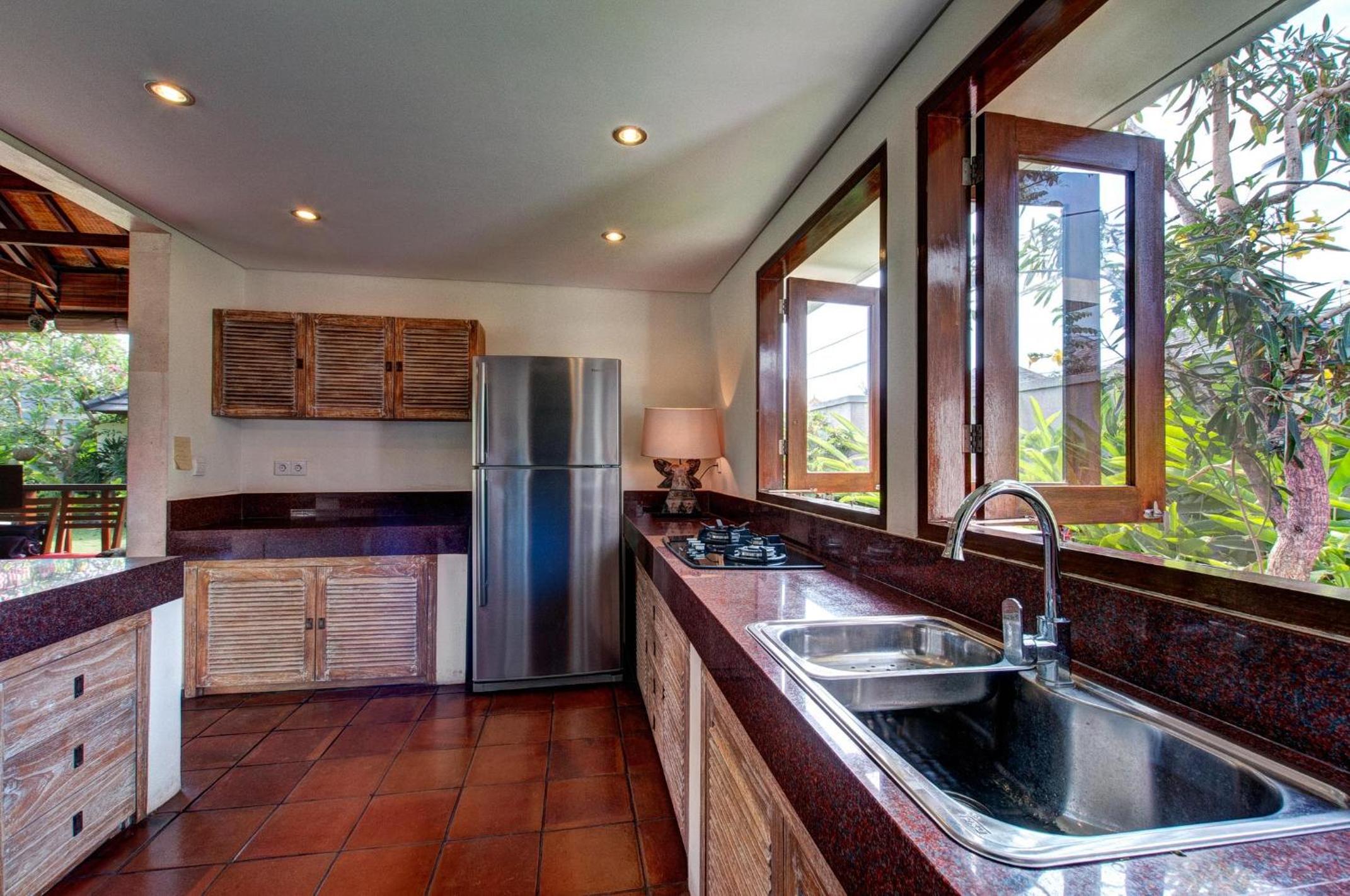 Spacious 4BR Private Estate w-Big Garden and Pool Central Seminyak