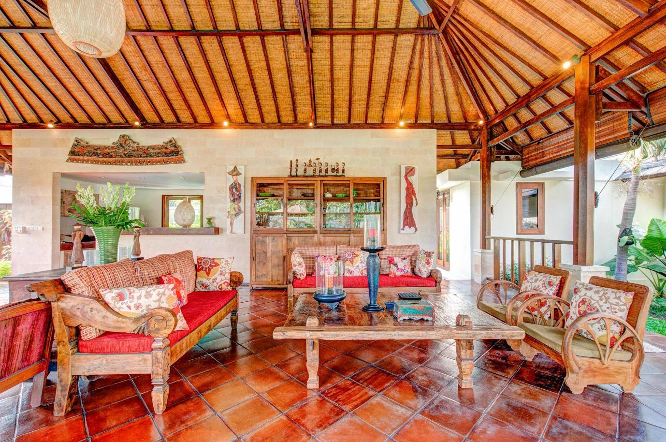 Spacious 4BR Private Estate w-Big Garden and Pool Central Seminyak