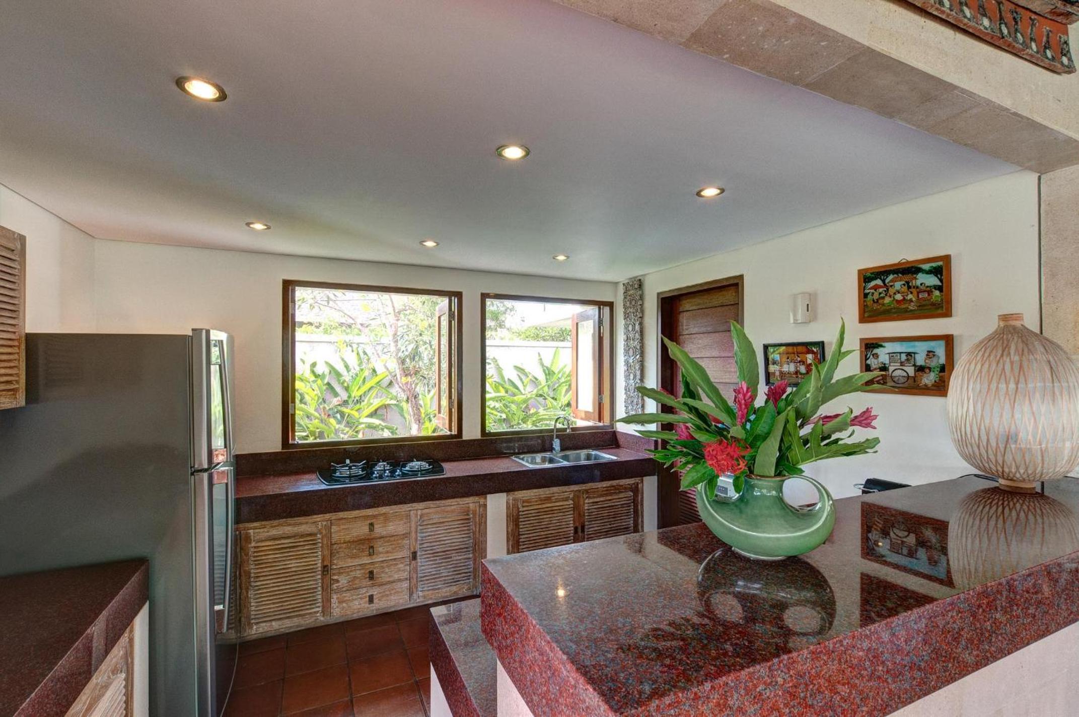 Spacious 4BR Private Estate w-Big Garden and Pool Central Seminyak