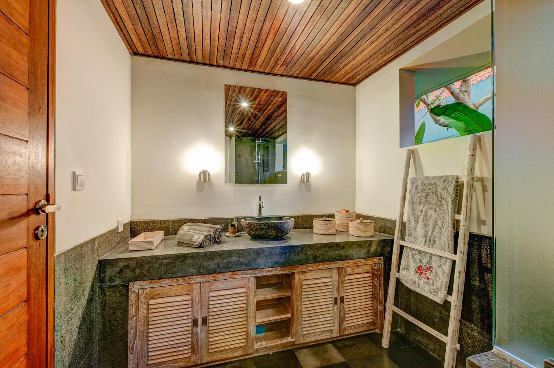 Spacious 4BR Private Estate w-Big Garden and Pool Central Seminyak