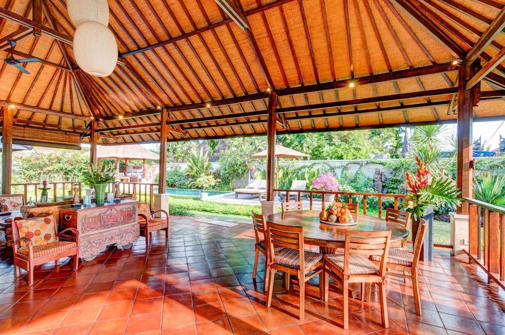 Spacious 4BR Private Estate w-Big Garden and Pool Central Seminyak