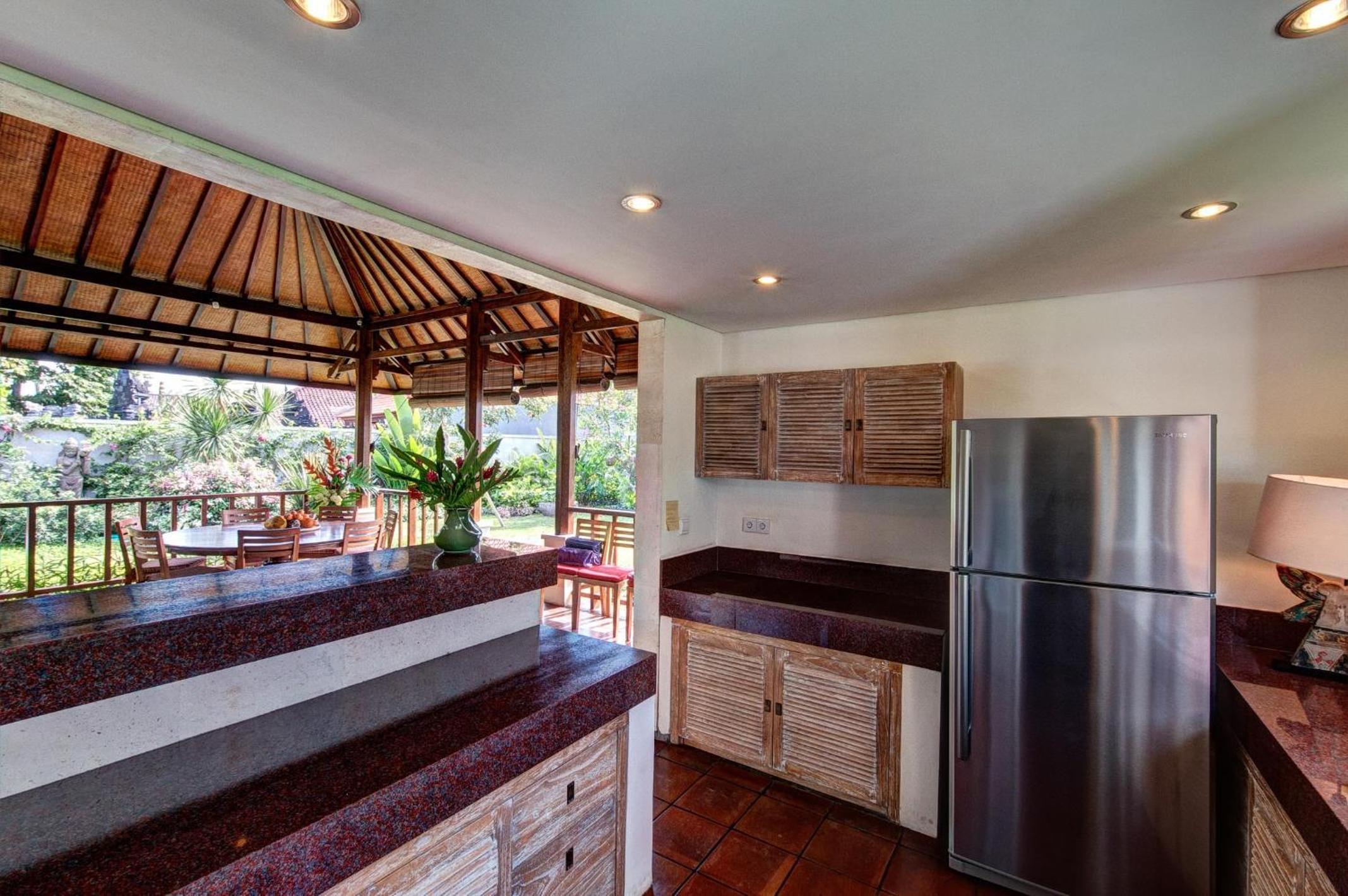 Spacious 4BR Private Estate w-Big Garden and Pool Central Seminyak