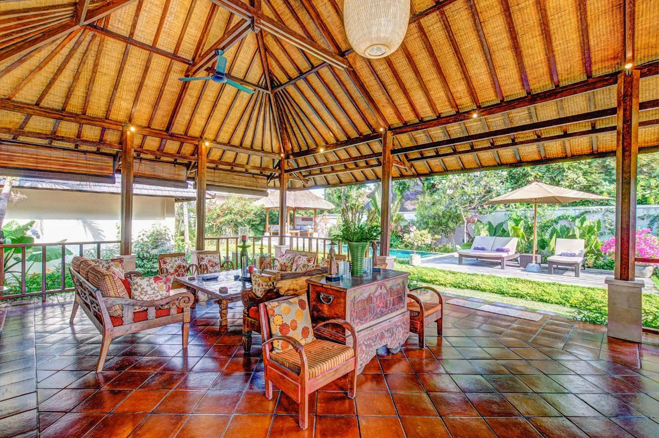 Spacious 4BR Private Estate w-Big Garden and Pool Central Seminyak