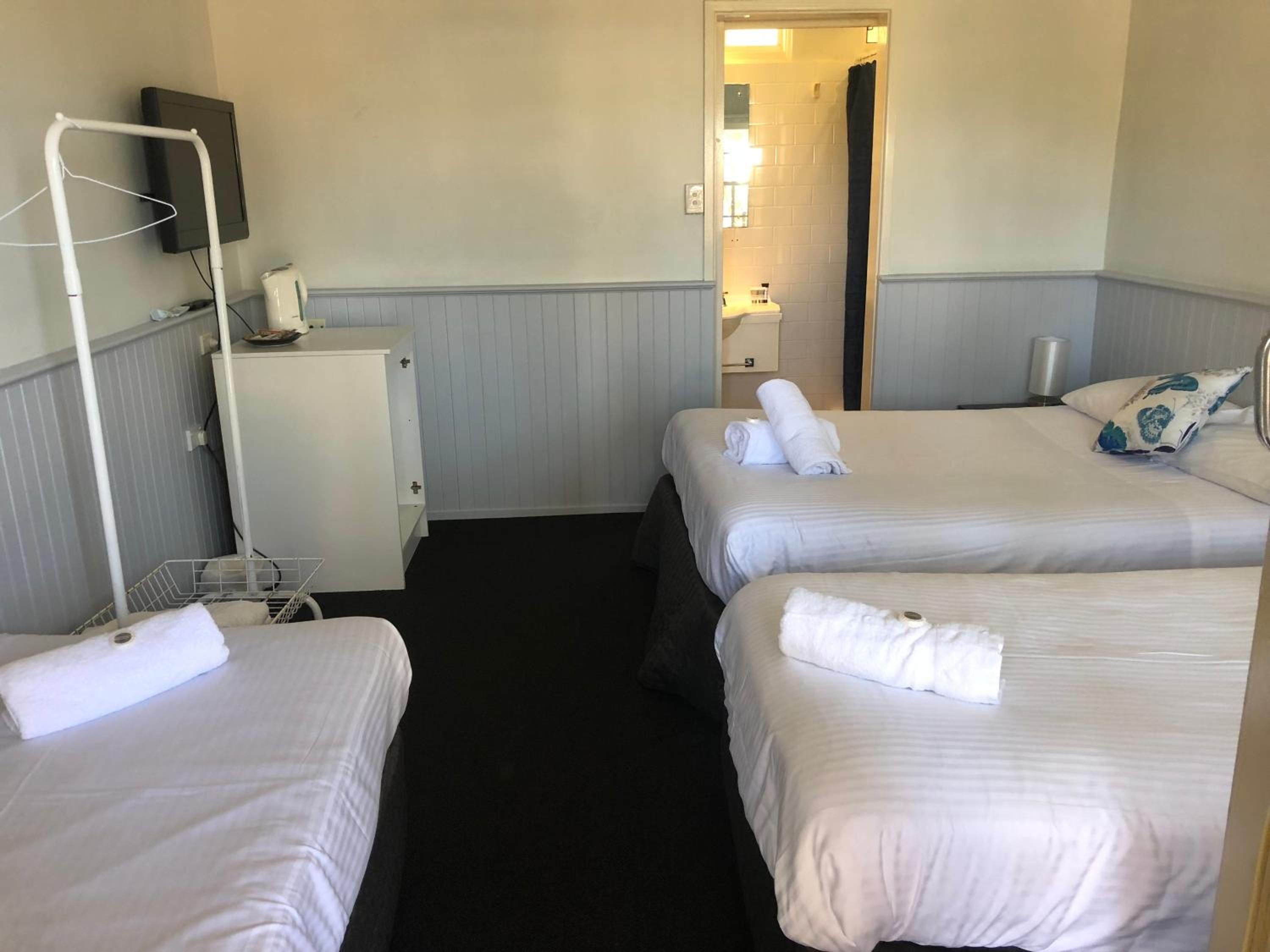 Squid's Ink Motel