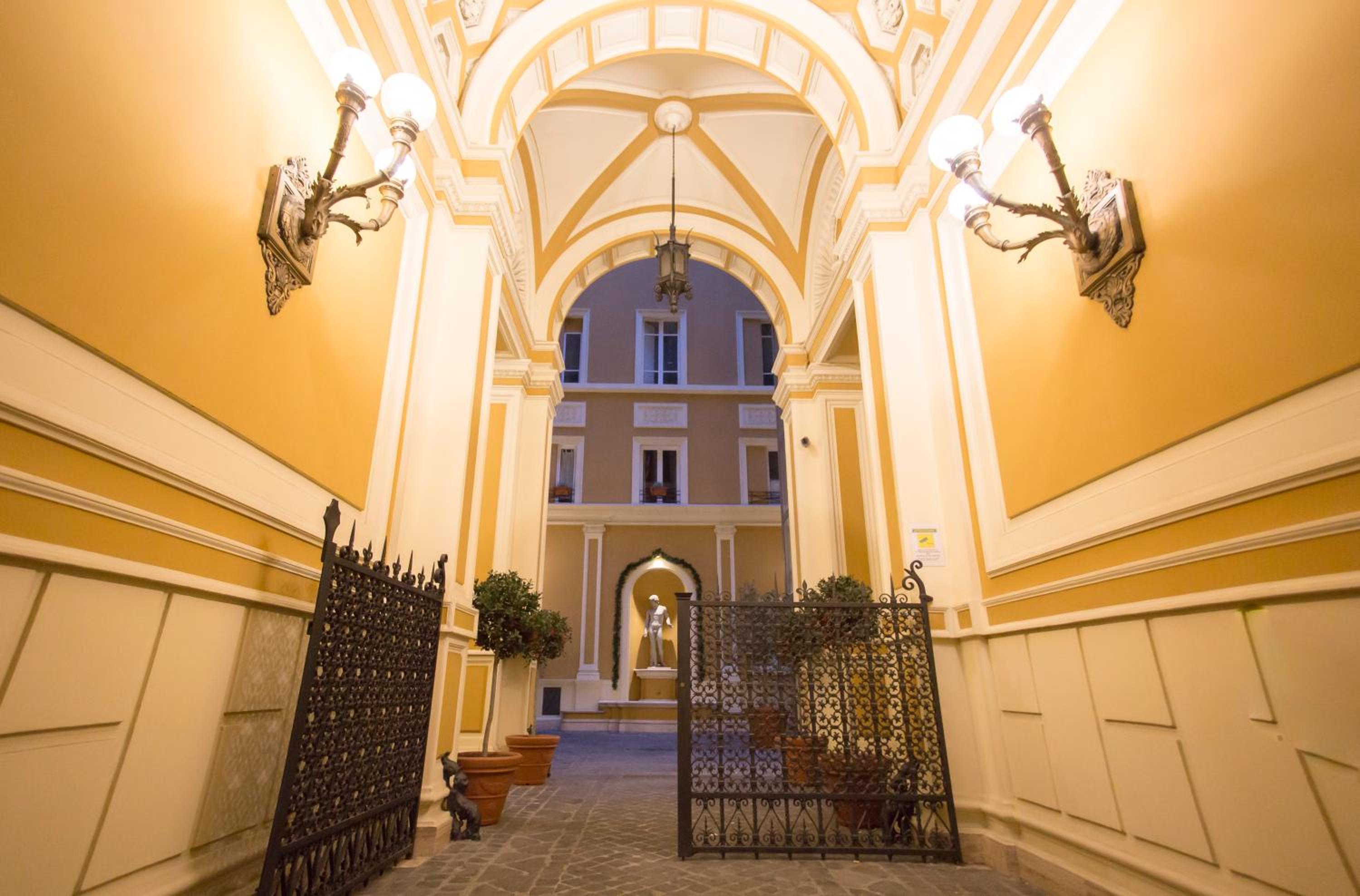 Inn Rome Rooms & Suites