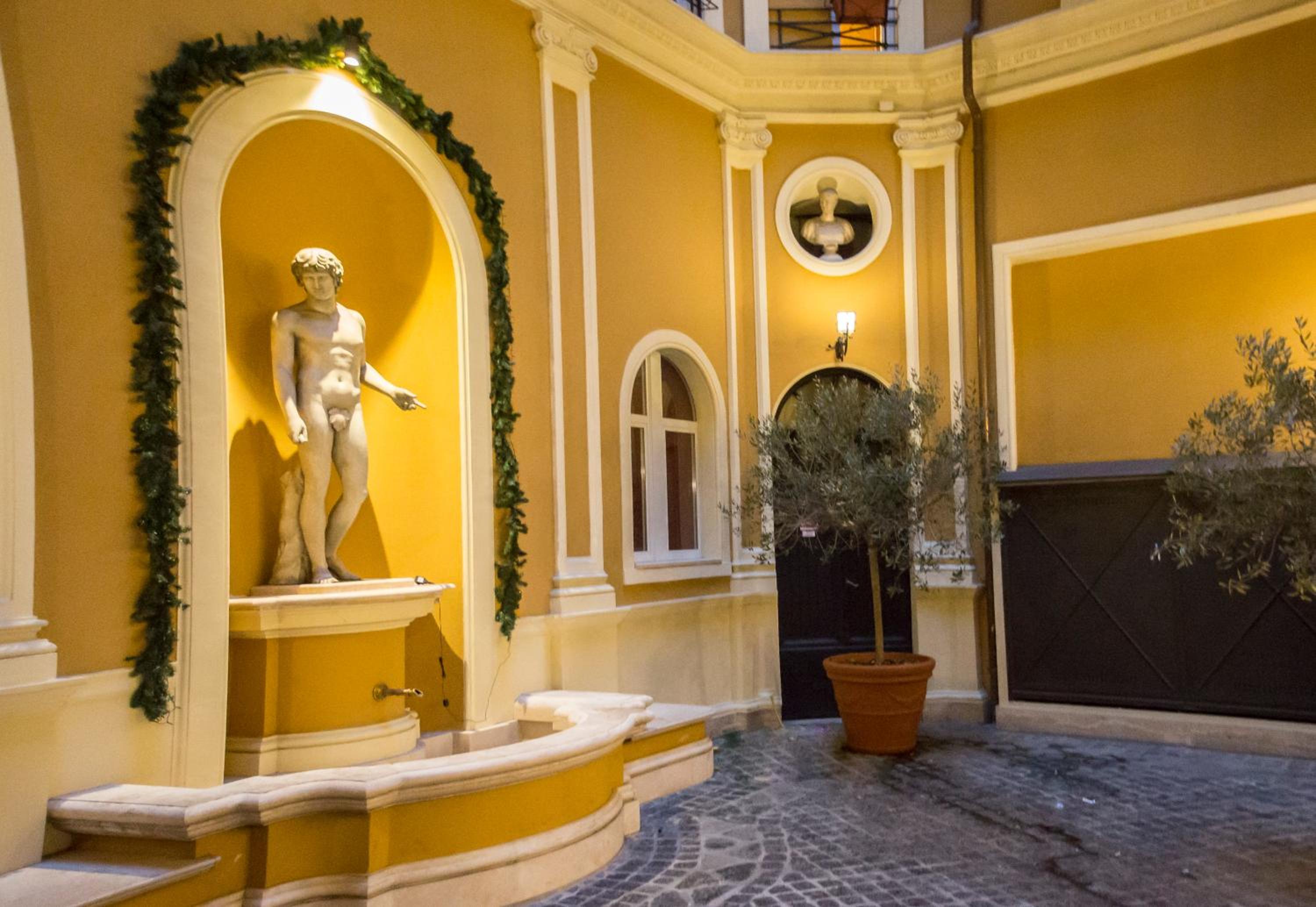 Inn Rome Rooms & Suites
