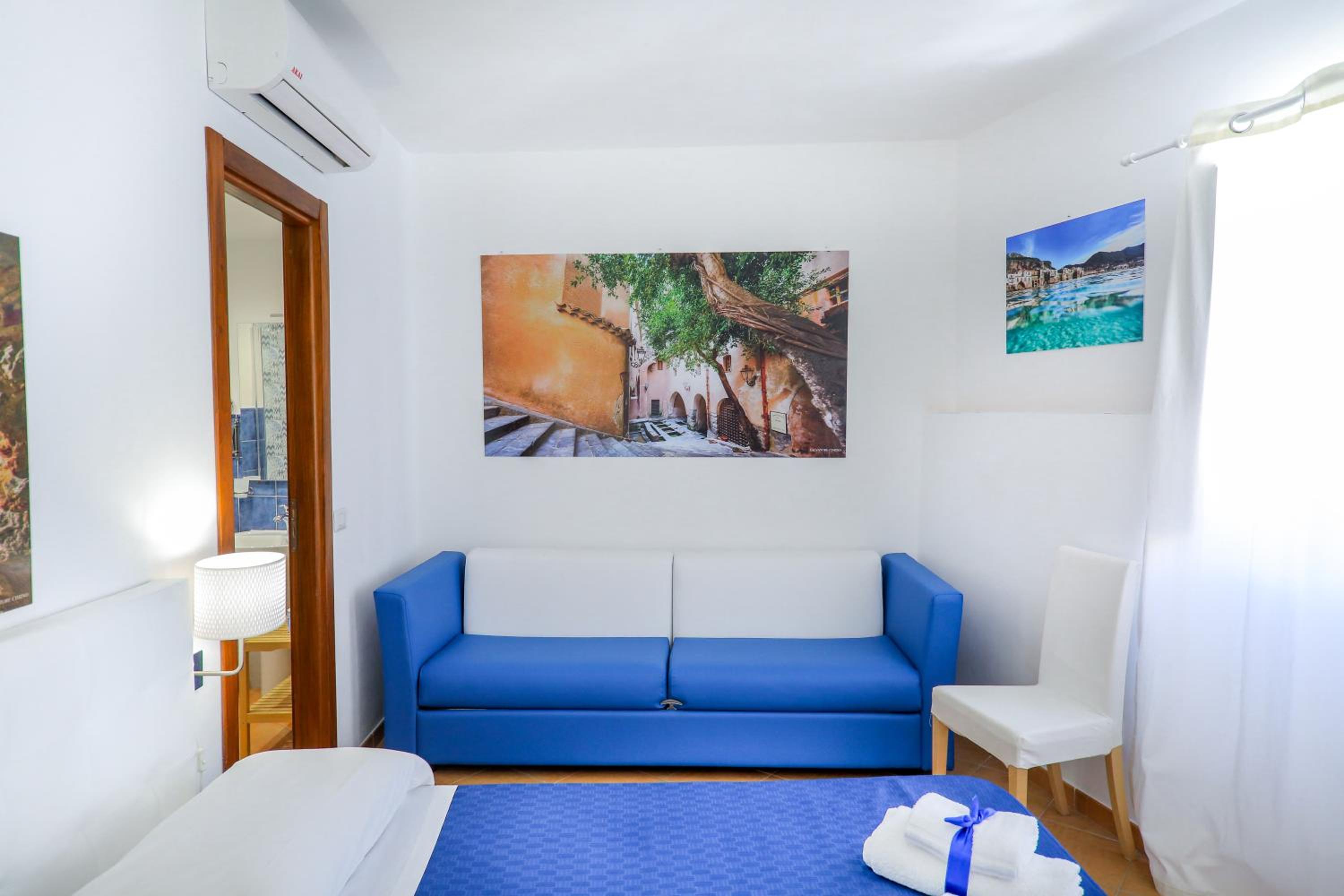 Cefalu in Blu