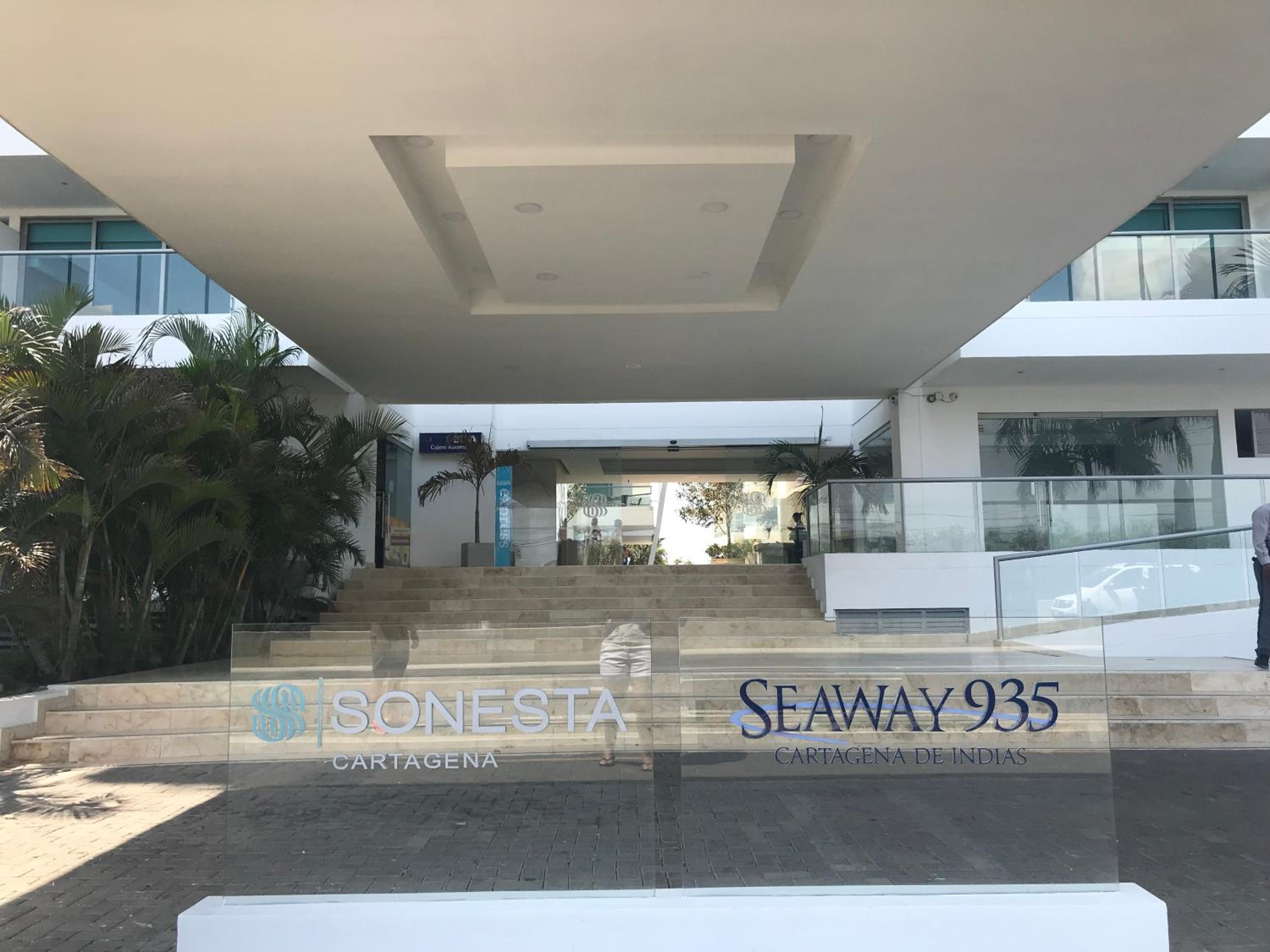 Seaway 302 view 4