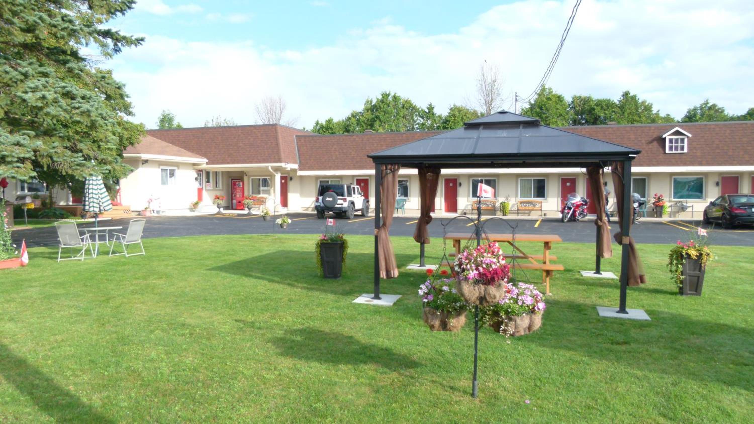Country Squire Motel