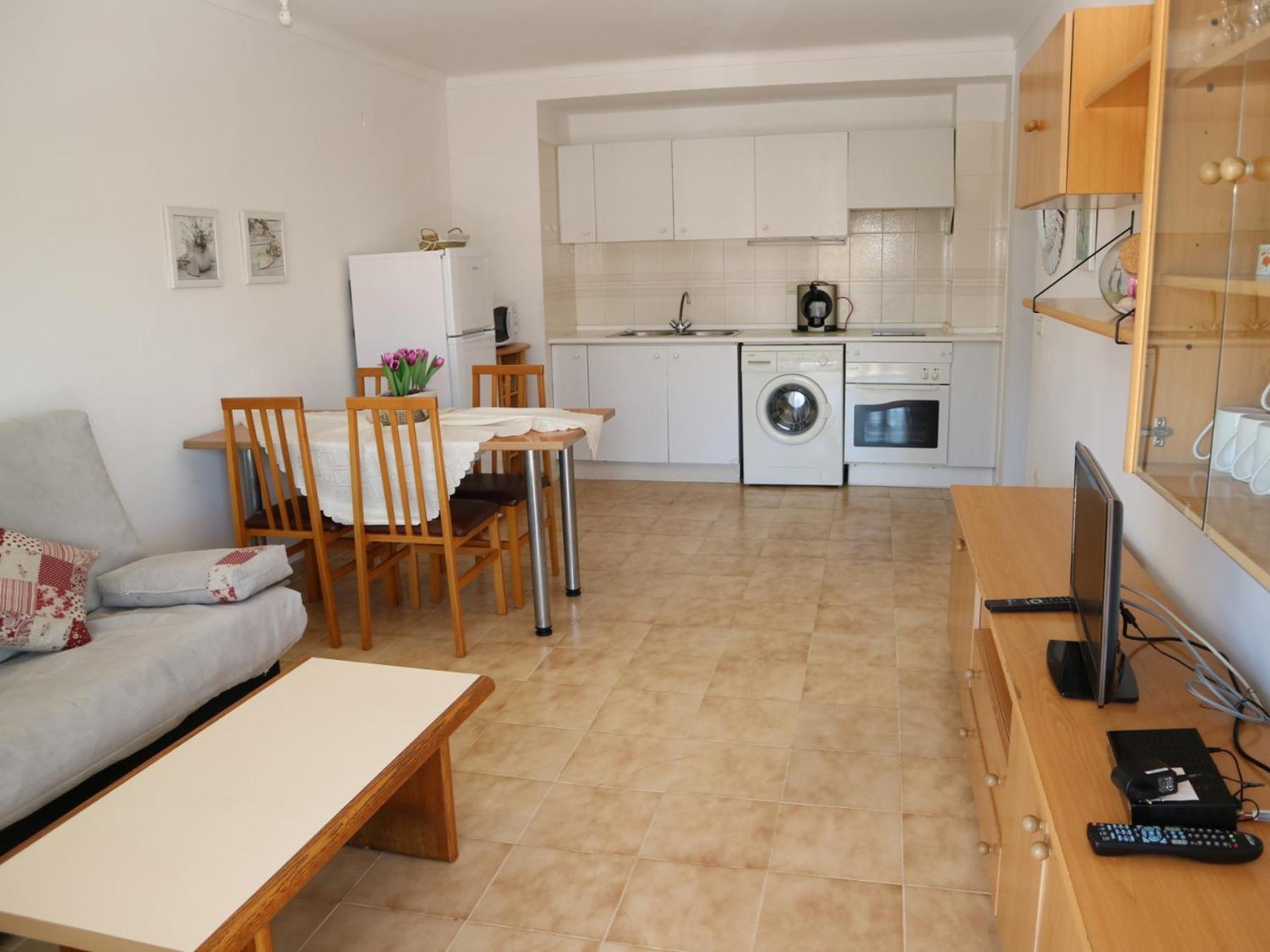 DELTA 5º2ª en Roses — kitchen