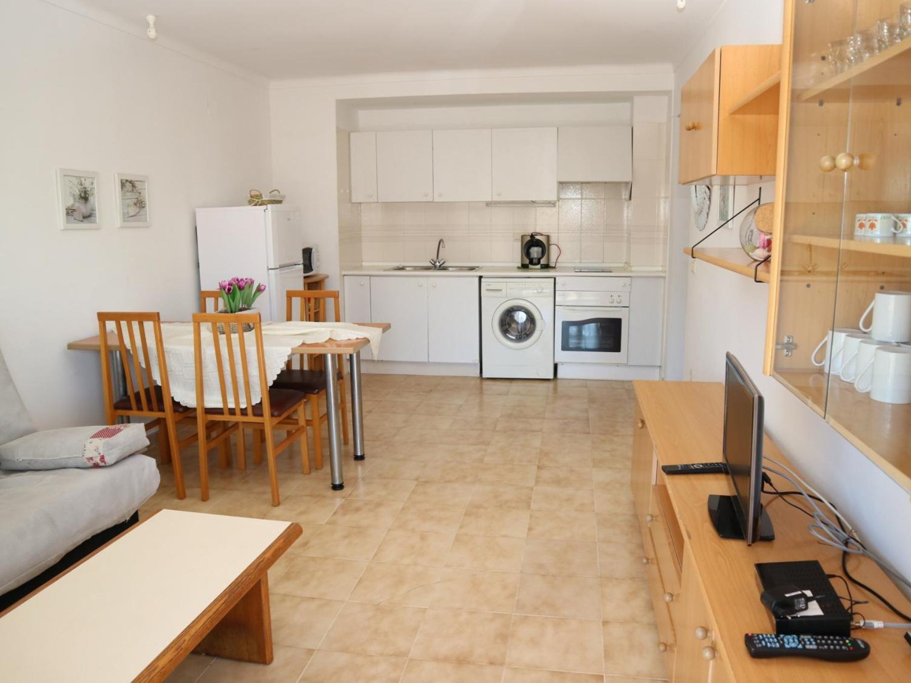 DELTA 5º2ª en Roses — kitchen