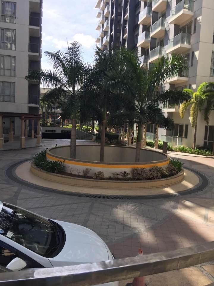 One Palm Tree Apartments