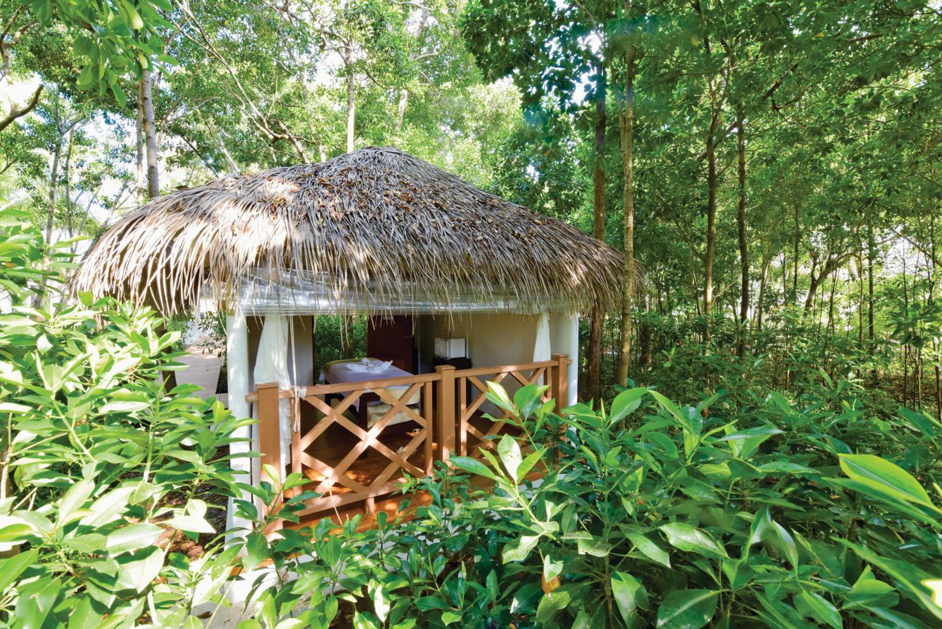 Dreamland Maldives Resort