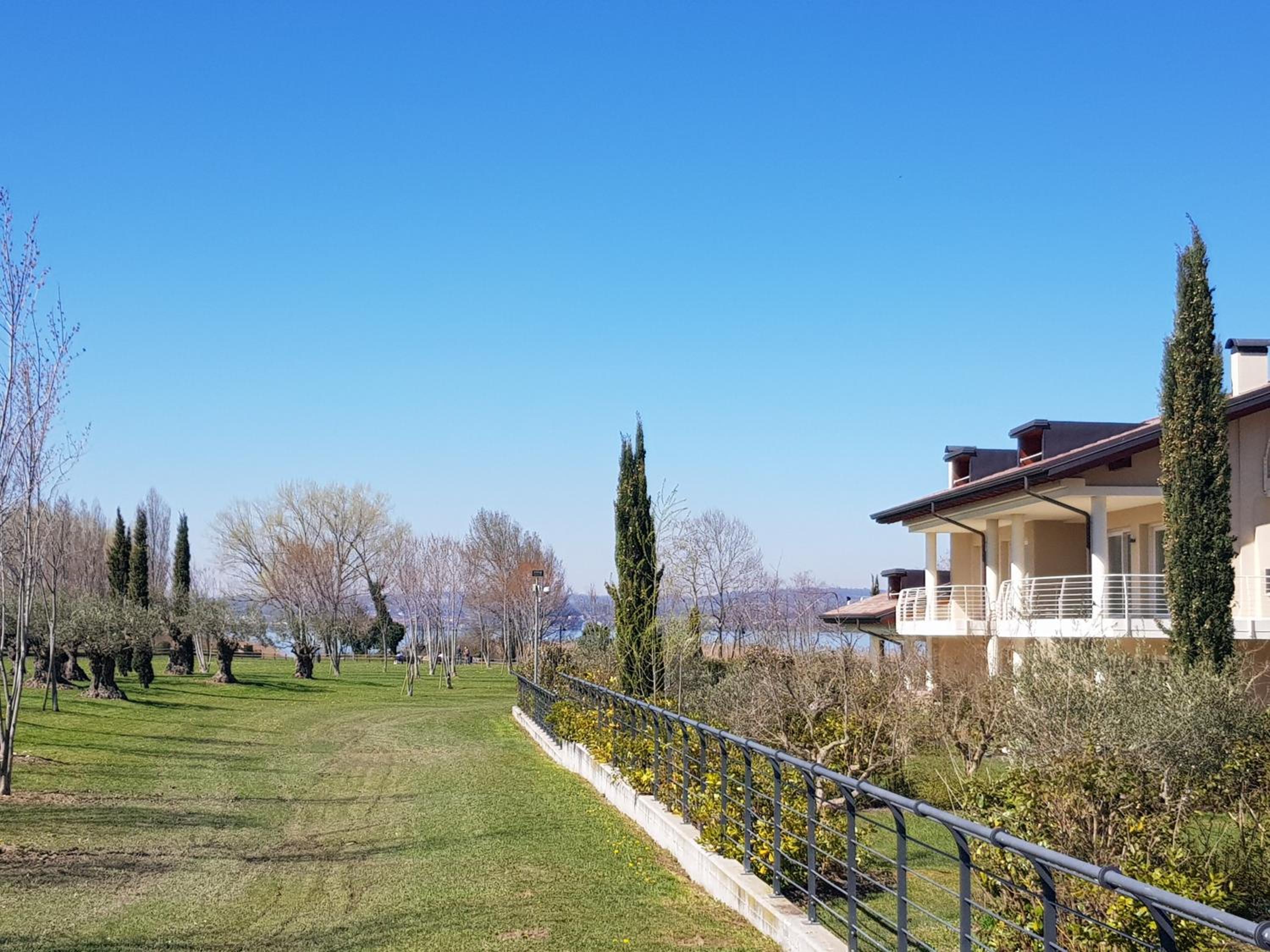 Luxury Apartments Beauty Gardens view 4
