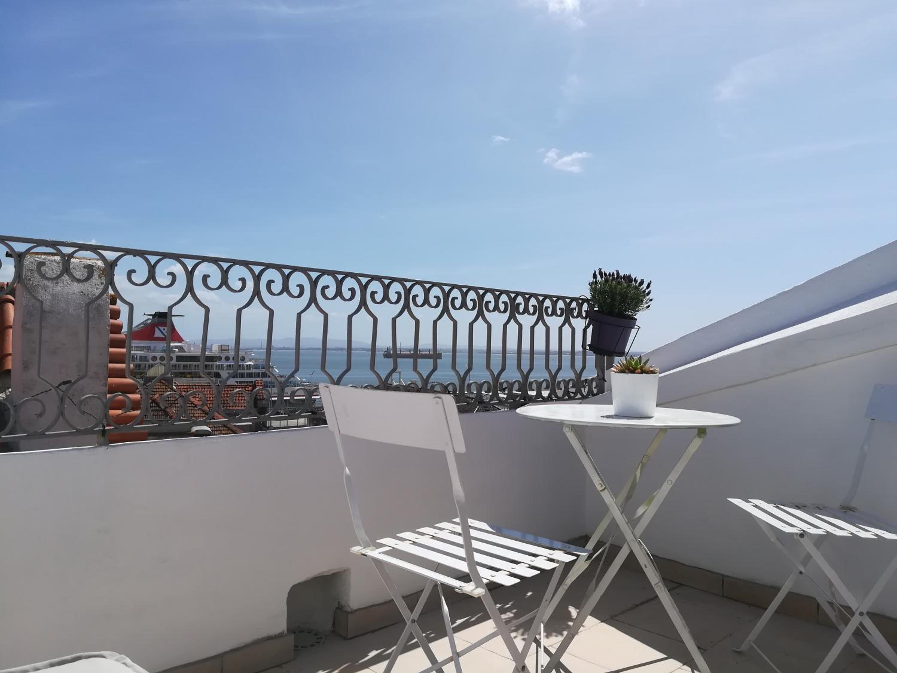 Rooftop in Alfama - Little Triplex