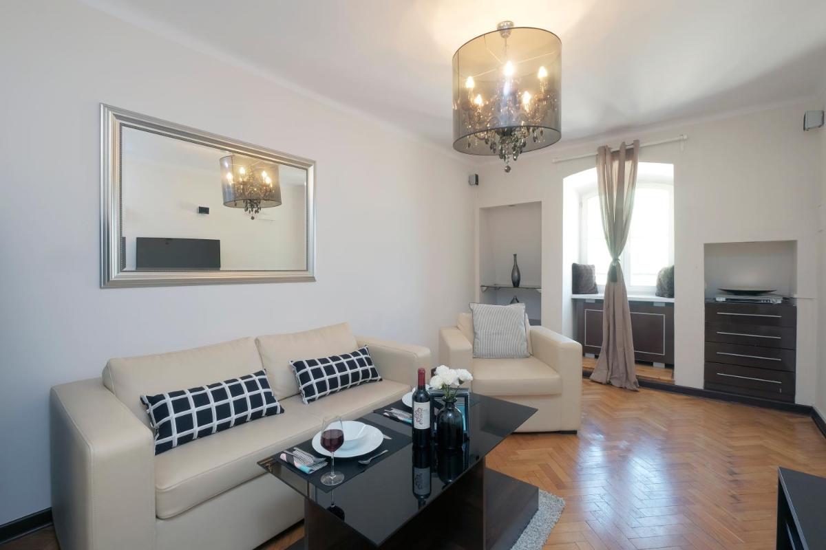 Apartments Old Town 2 Warsaw by Renters view 2