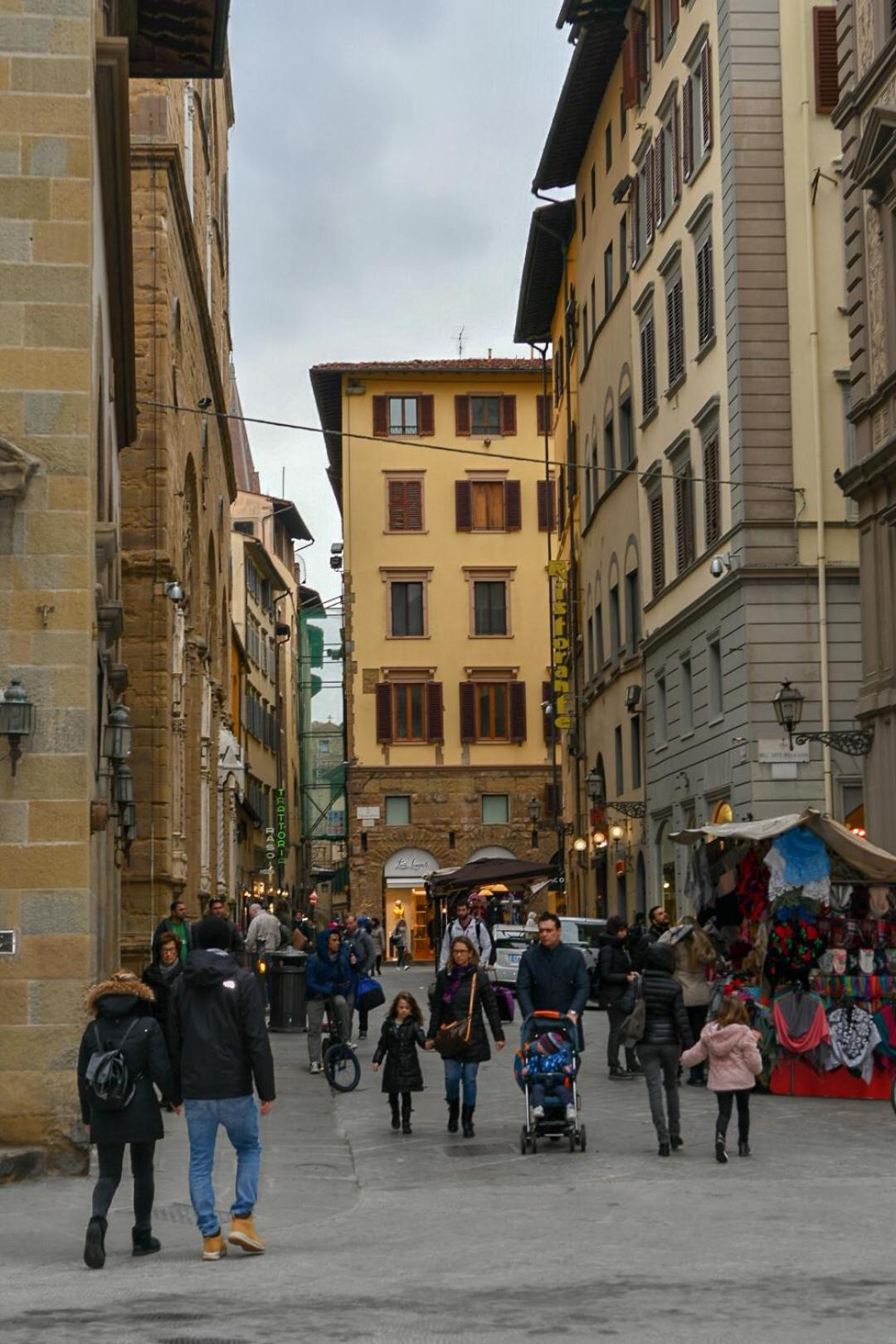 Calzaiuoli luxury and characteristic apartment