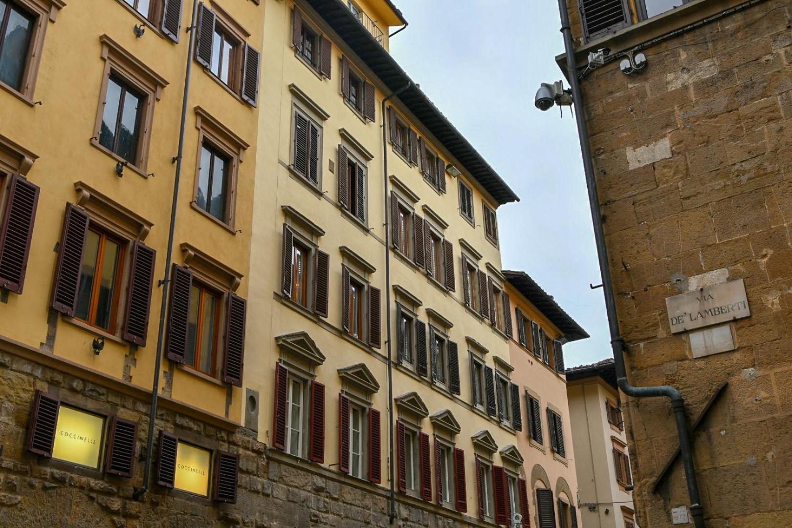 Calzaiuoli luxury and characteristic apartment