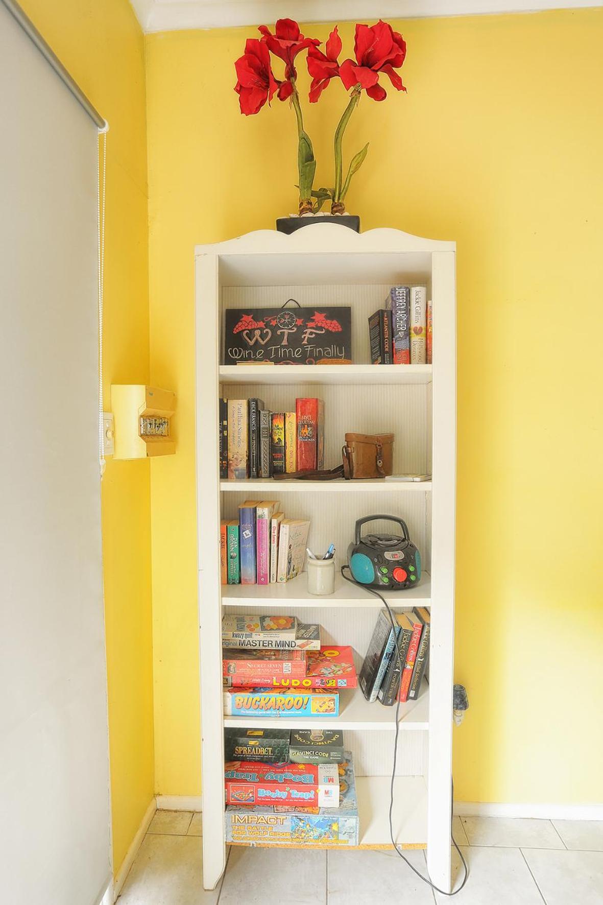 Yellow Cottage - bush and beach