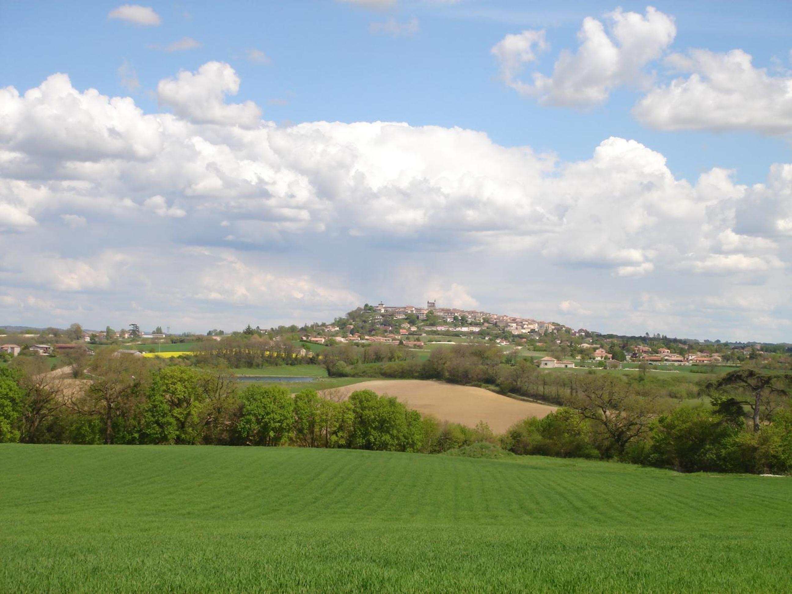 Lo.f.t ô village