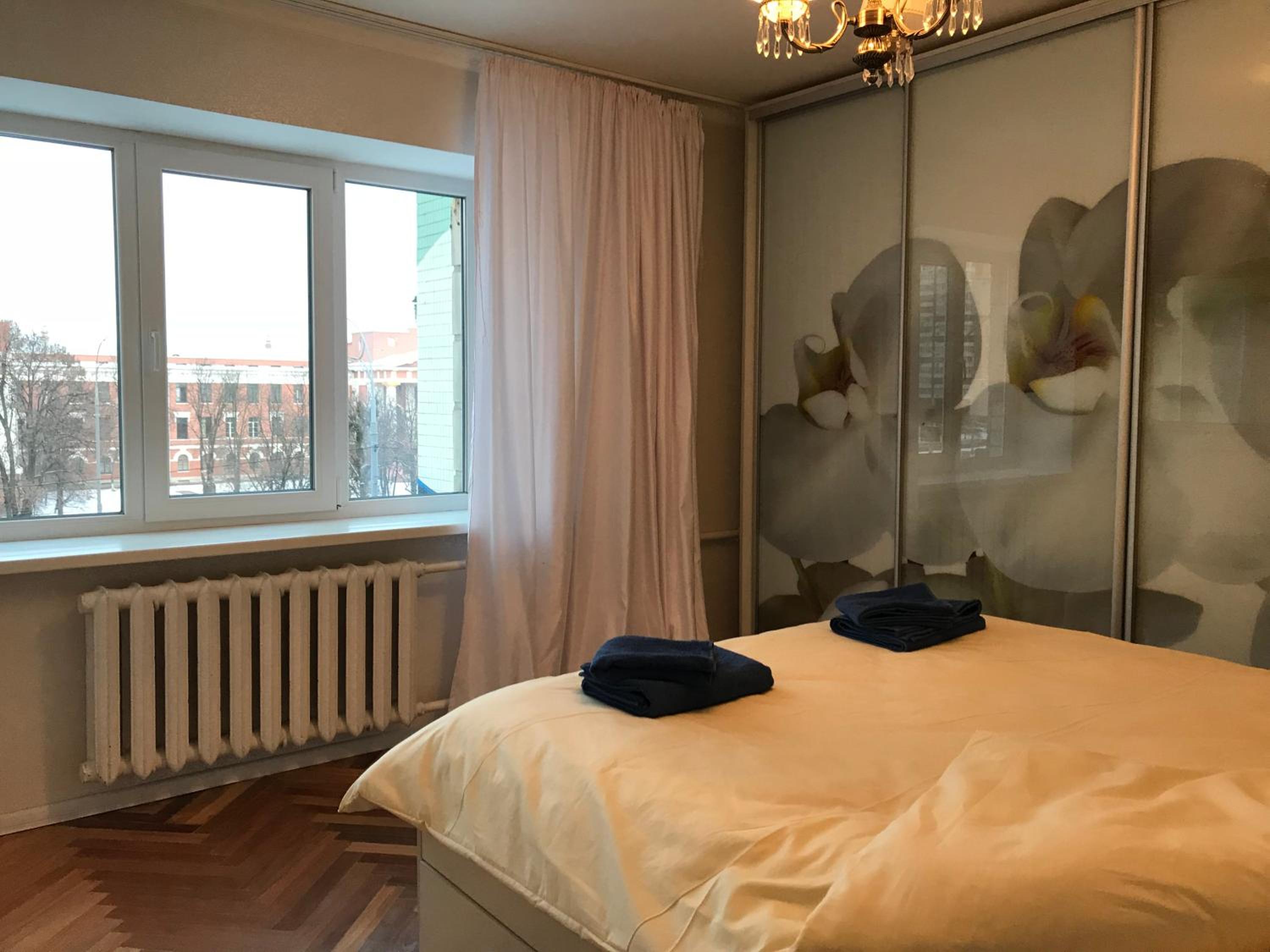 Sunny apartment overlooking the royal village view 4