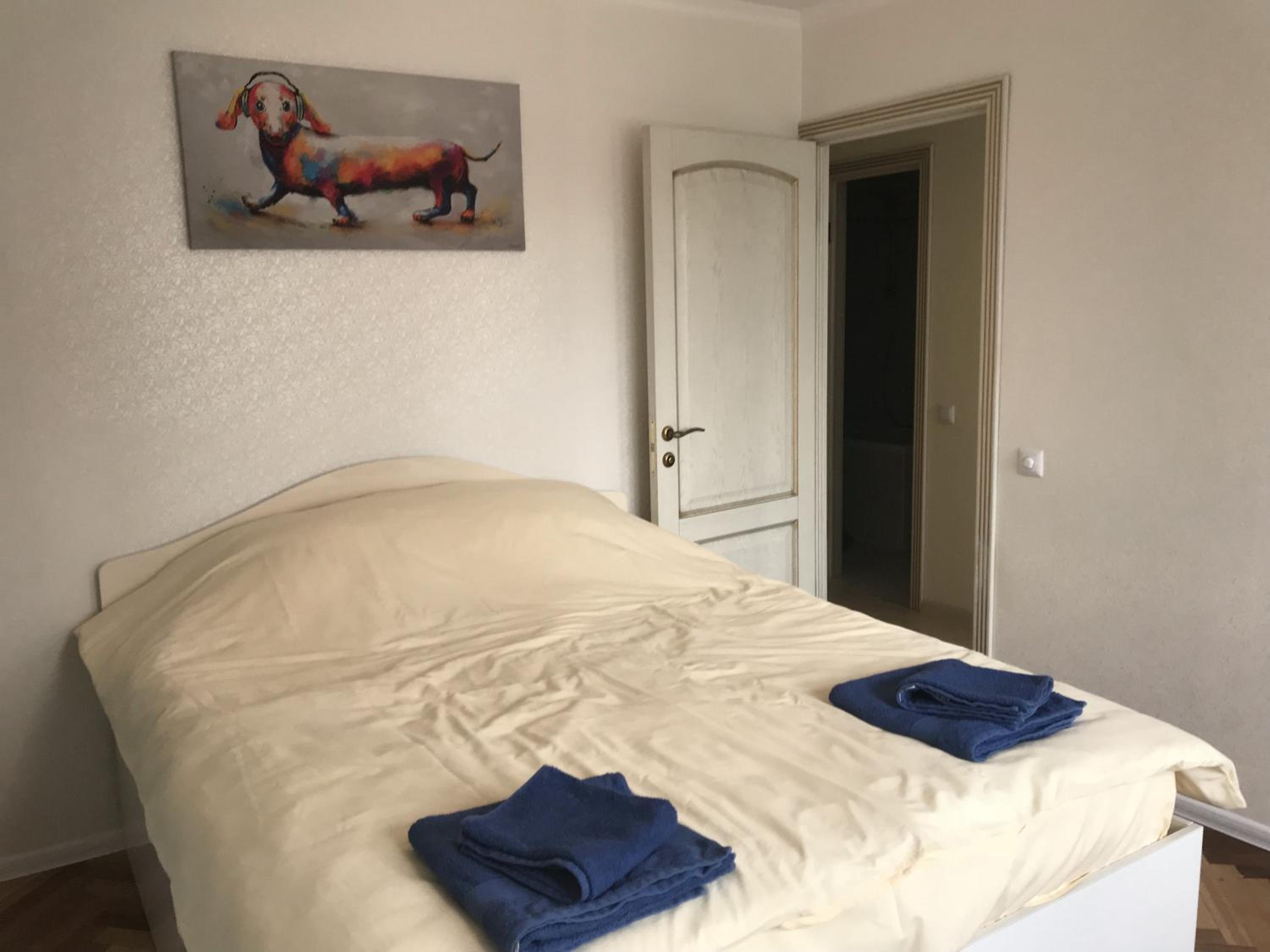 Sunny apartment overlooking the royal village view 5
